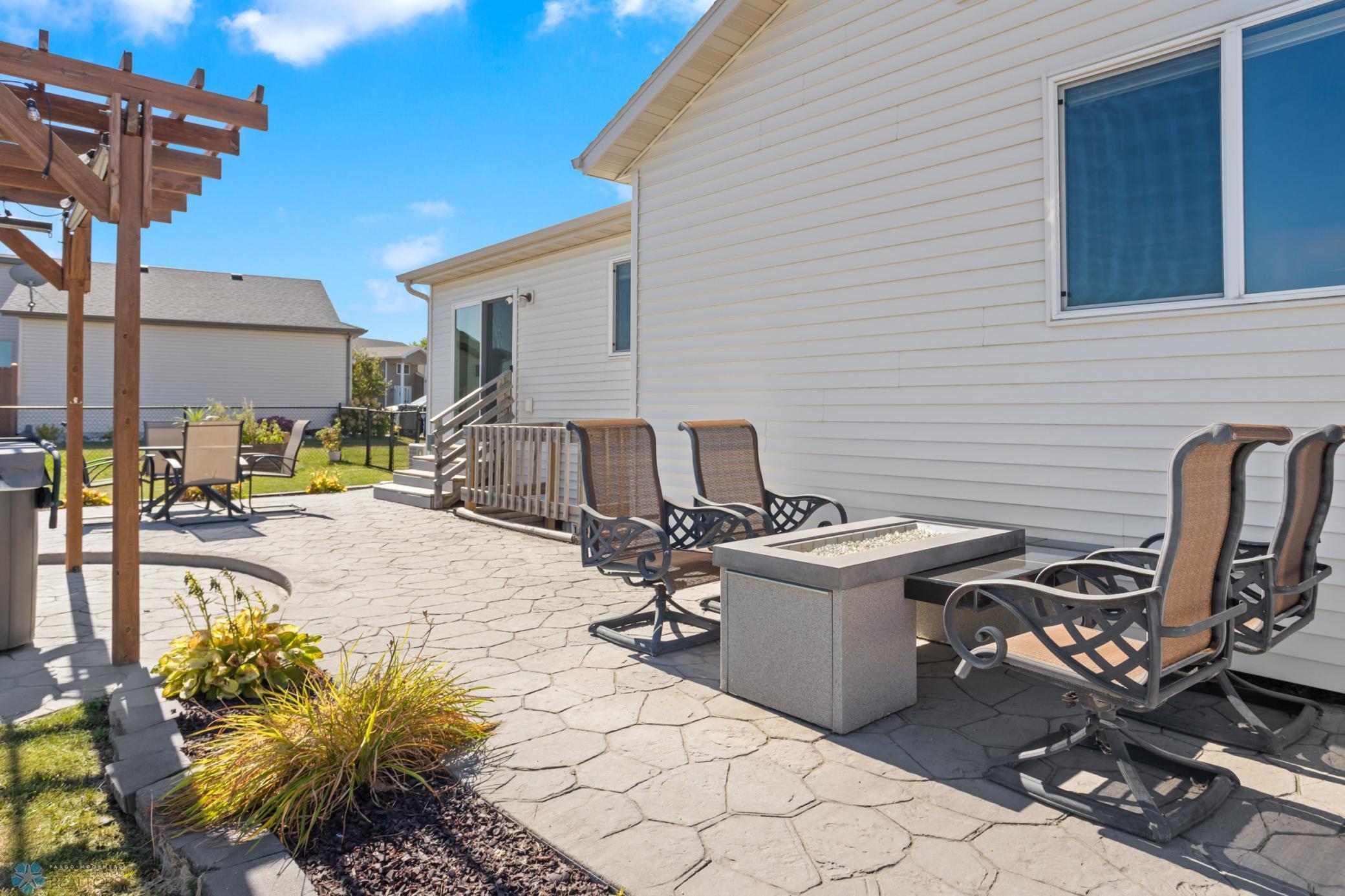 1557 Johnson Drive S