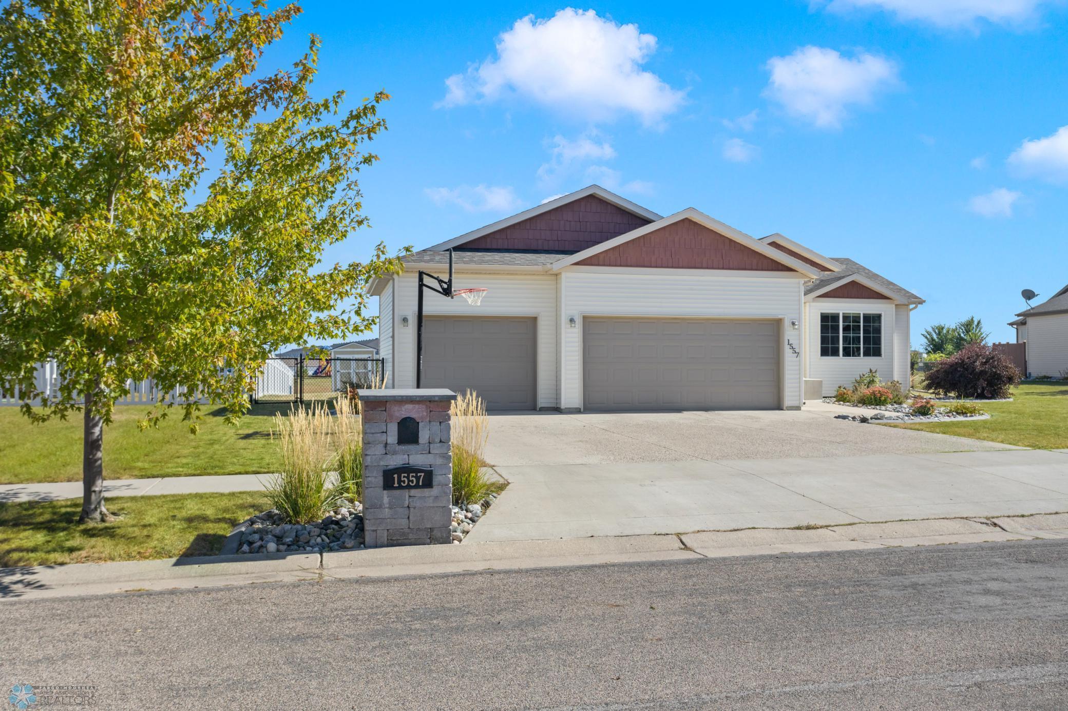 1557 Johnson Drive S