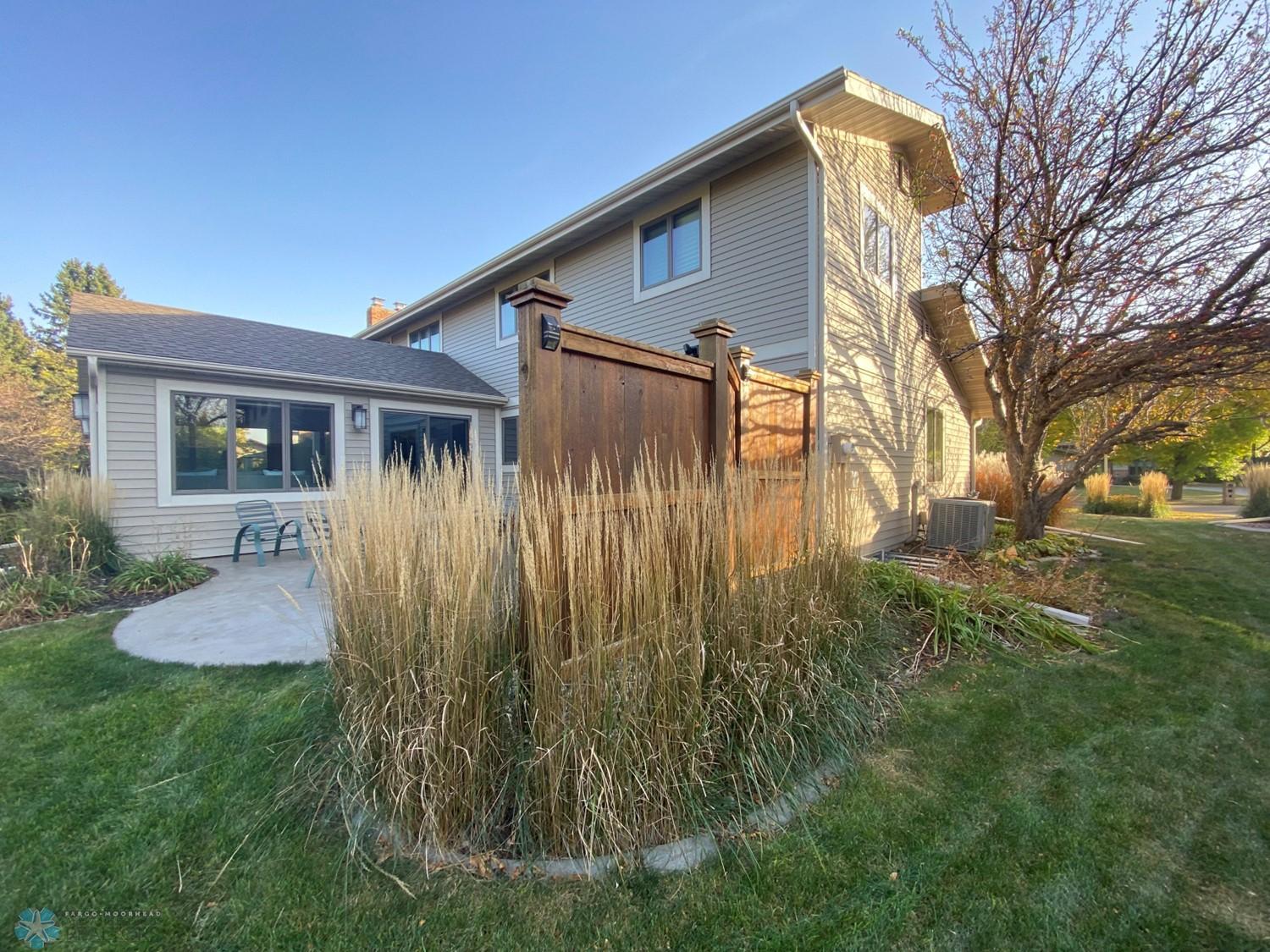 114 Prairiewood Drive S