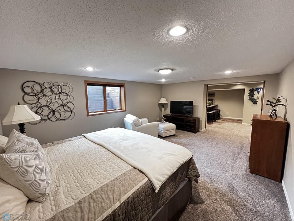 114 Prairiewood Drive S