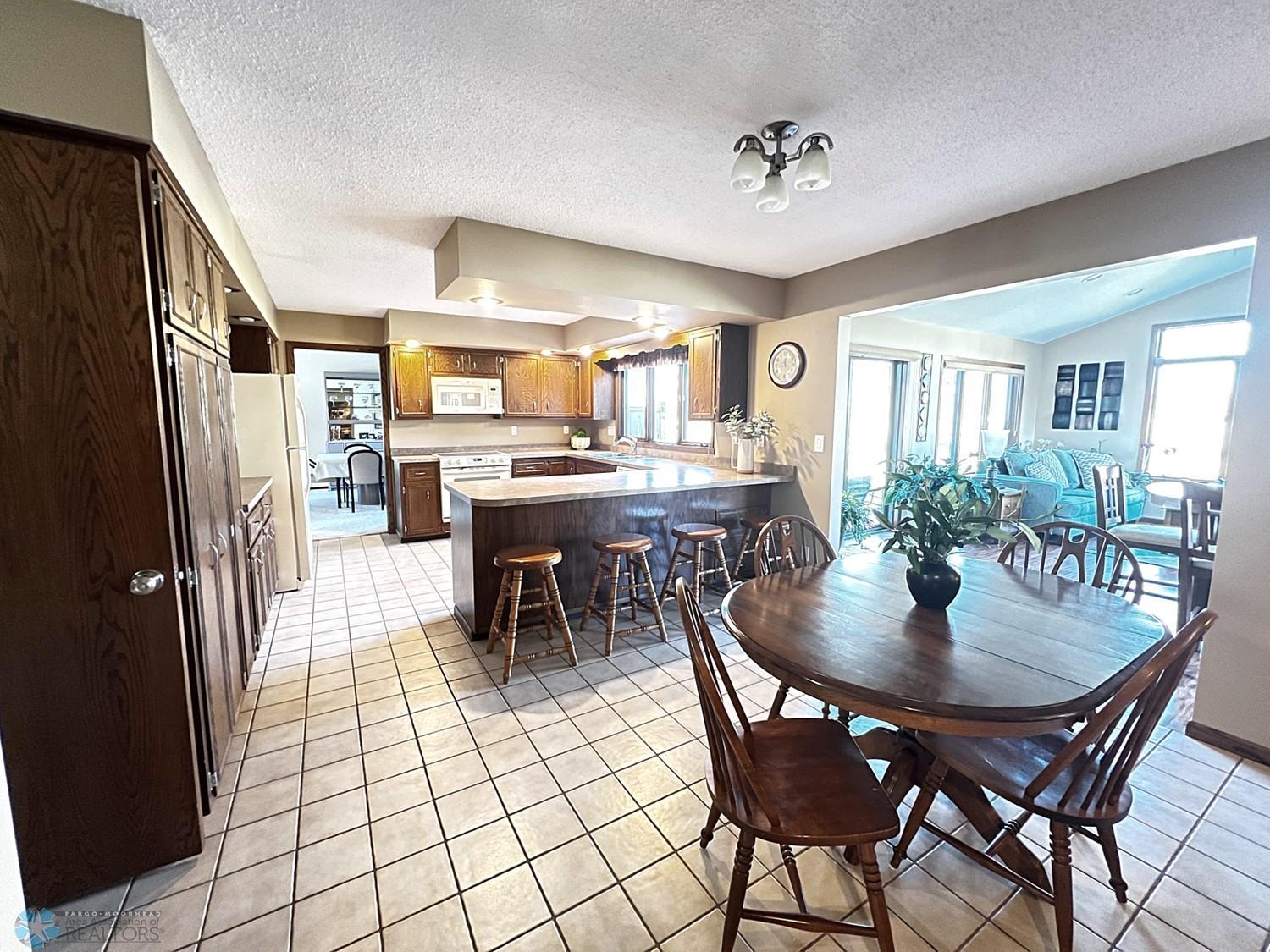 114 Prairiewood Drive S