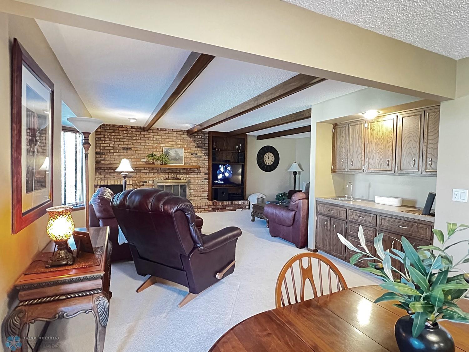 114 Prairiewood Drive S