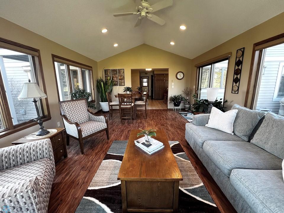 114 Prairiewood Drive S