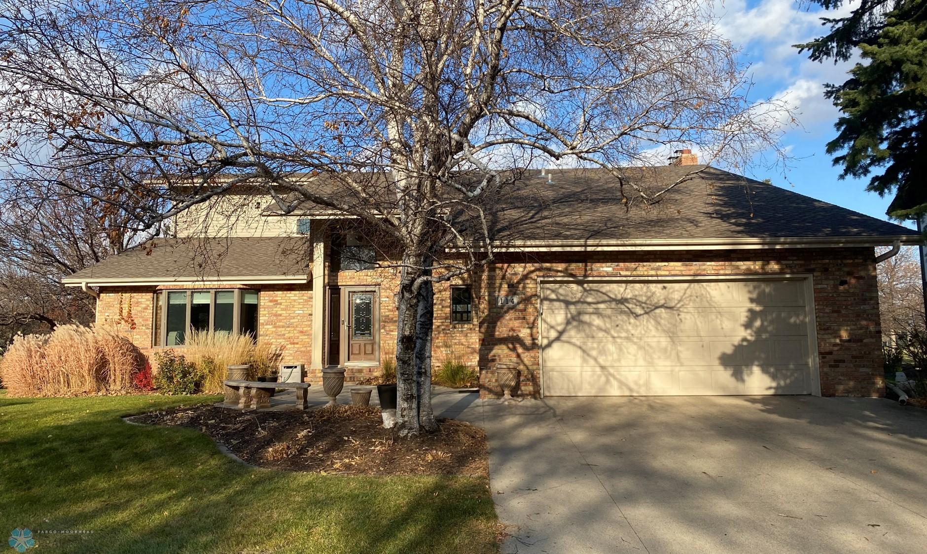 114 Prairiewood Drive S