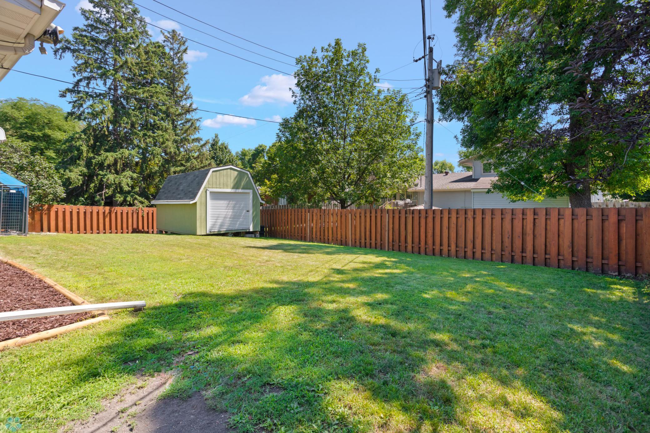 2807 Edgewood Drive N