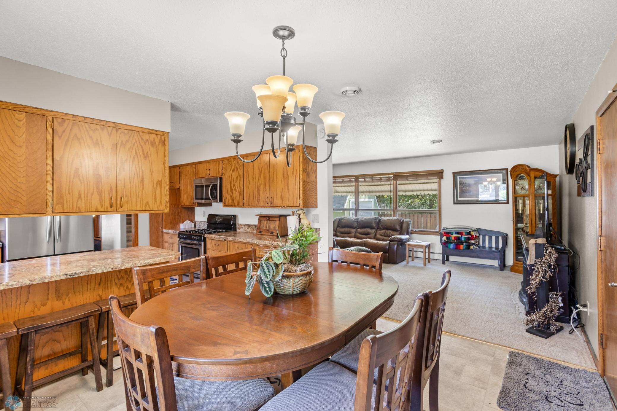 2807 Edgewood Drive N