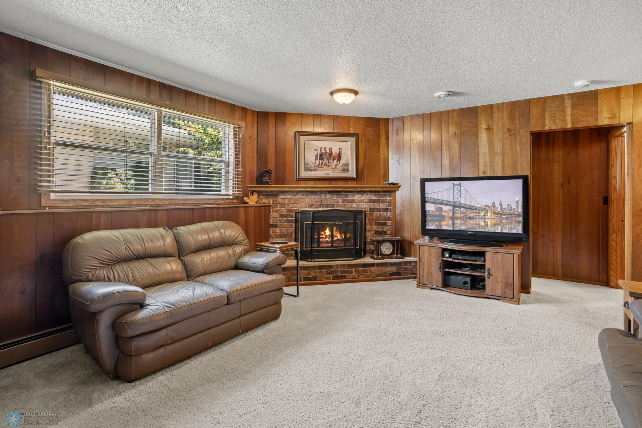 2807 Edgewood Drive N