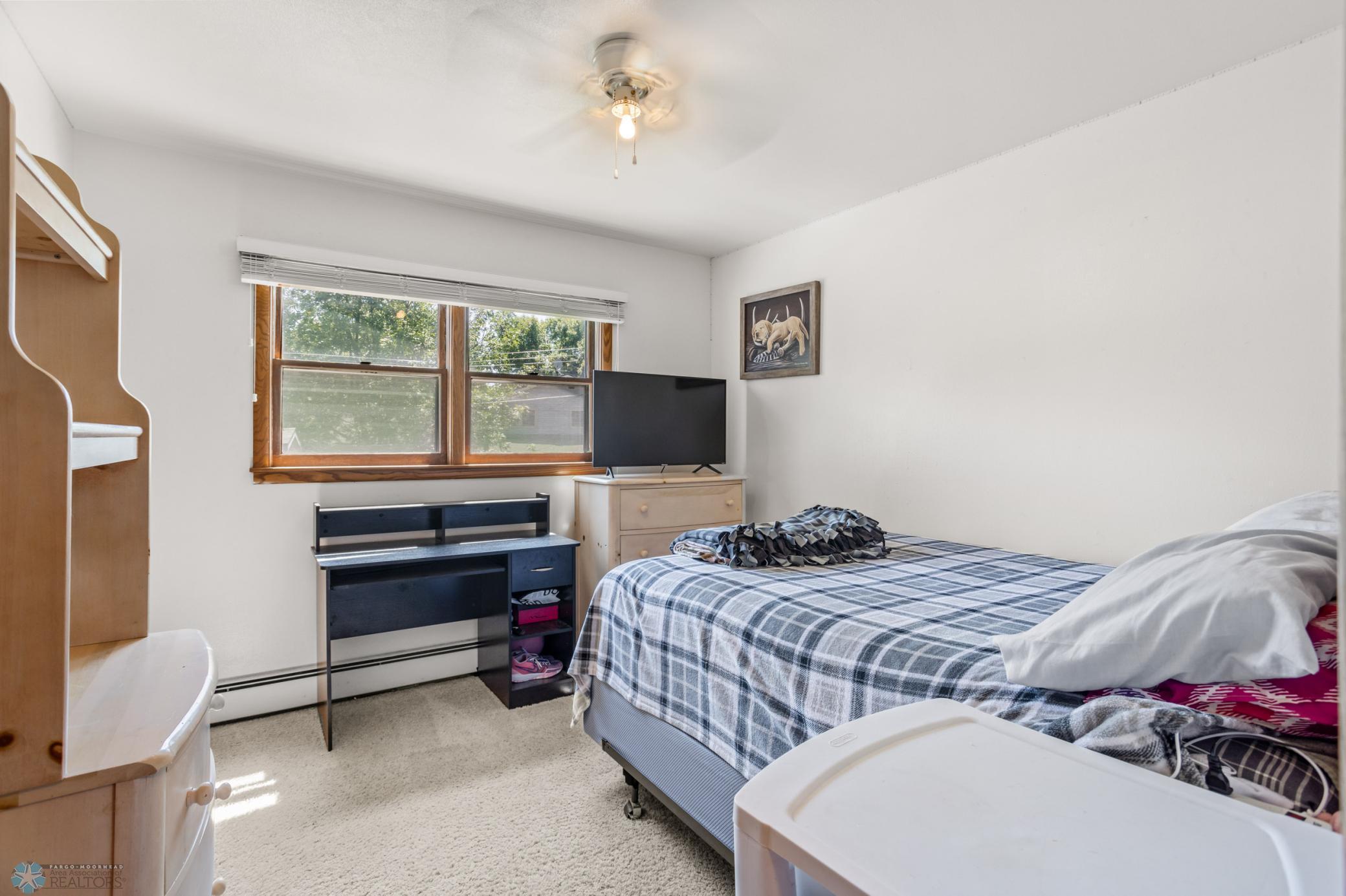 2807 Edgewood Drive N