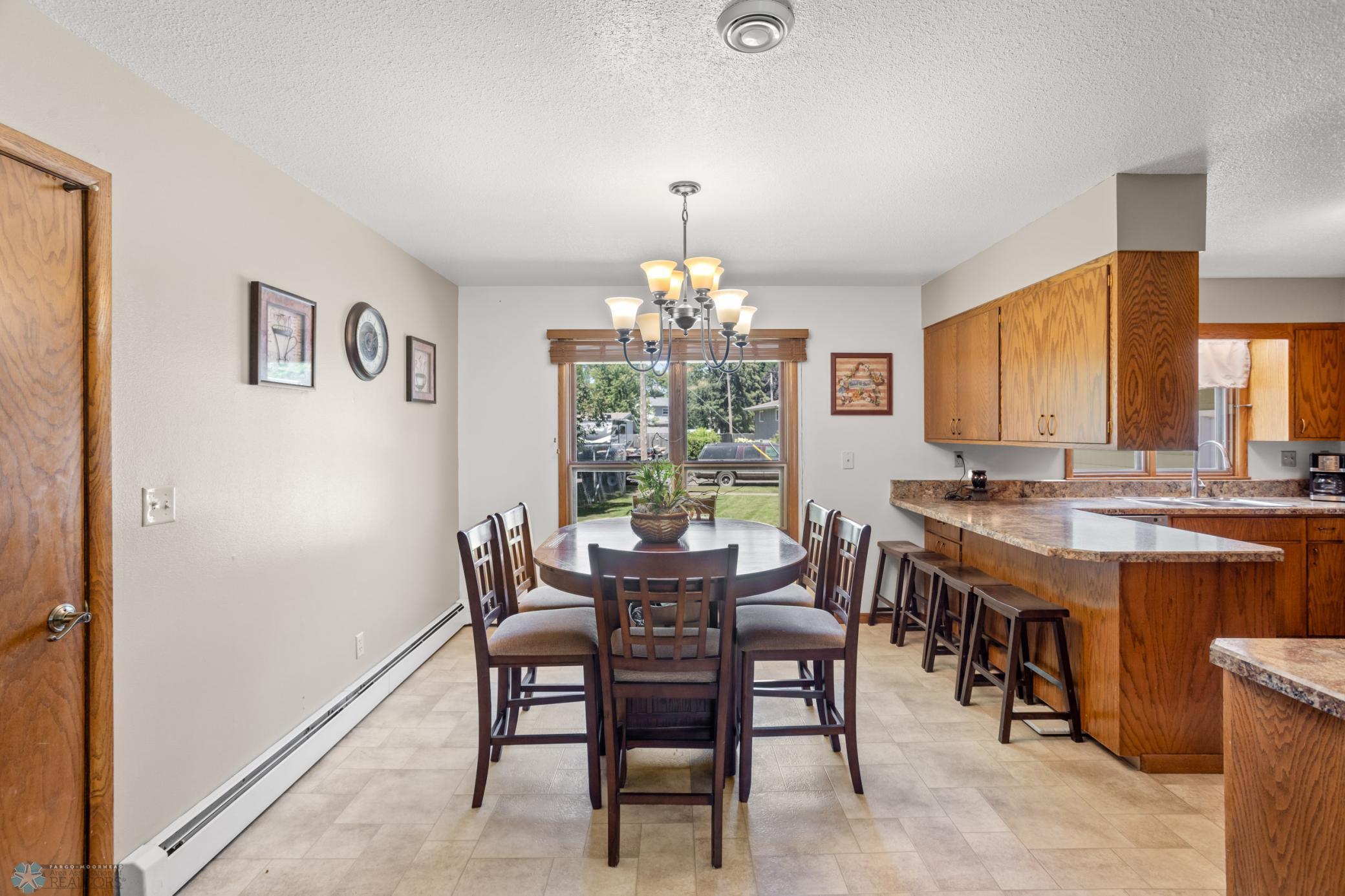 2807 Edgewood Drive N