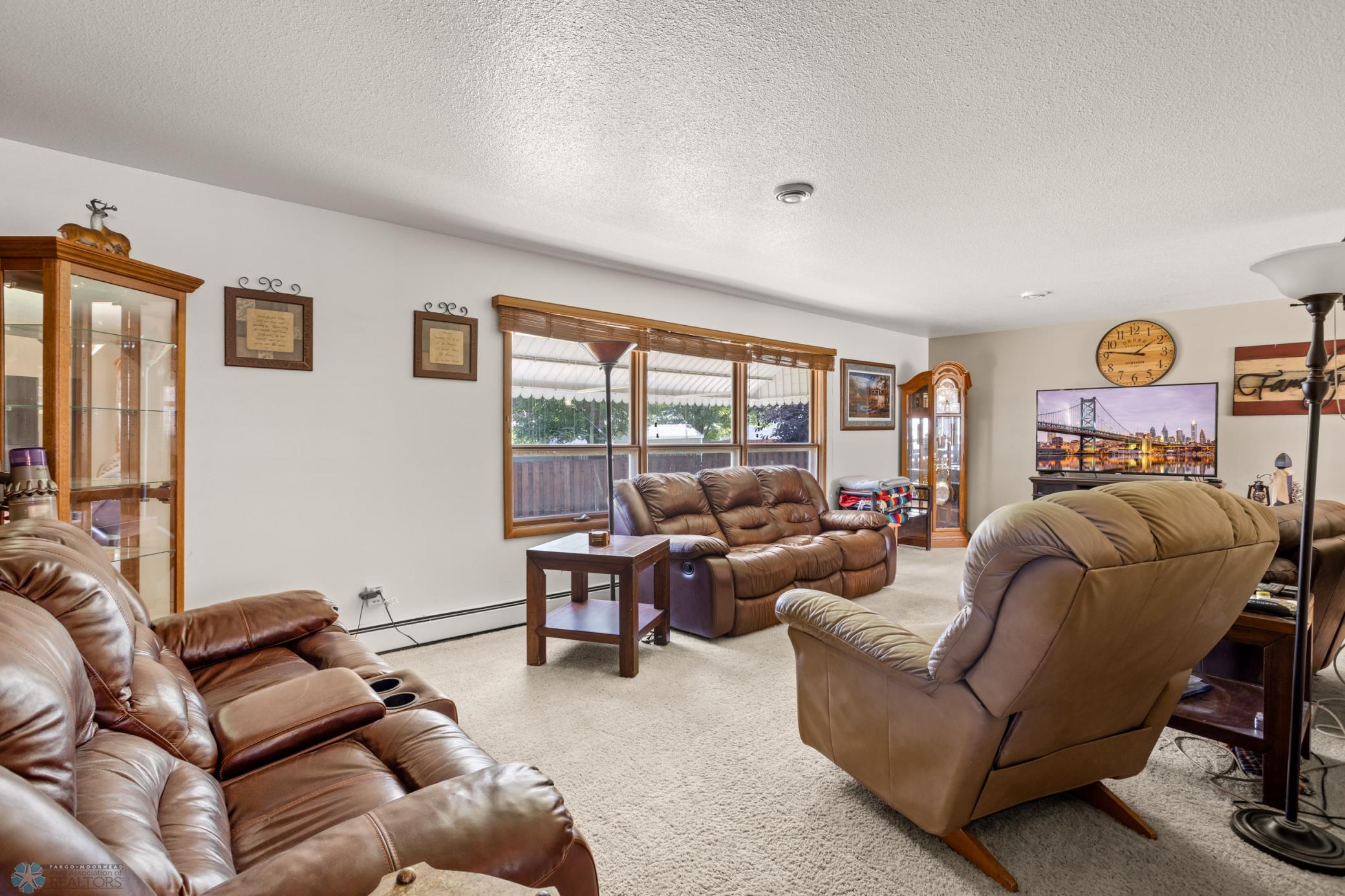 2807 Edgewood Drive N