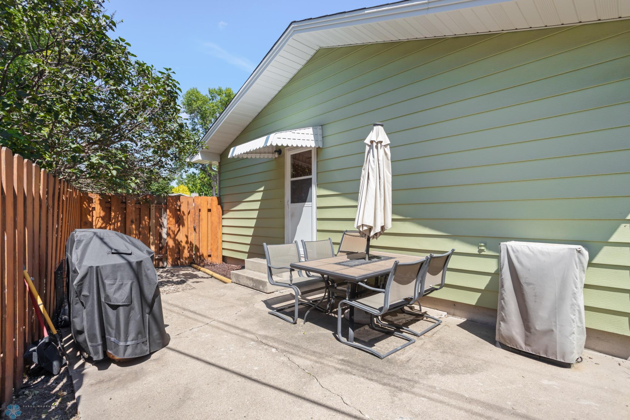 2807 Edgewood Drive N