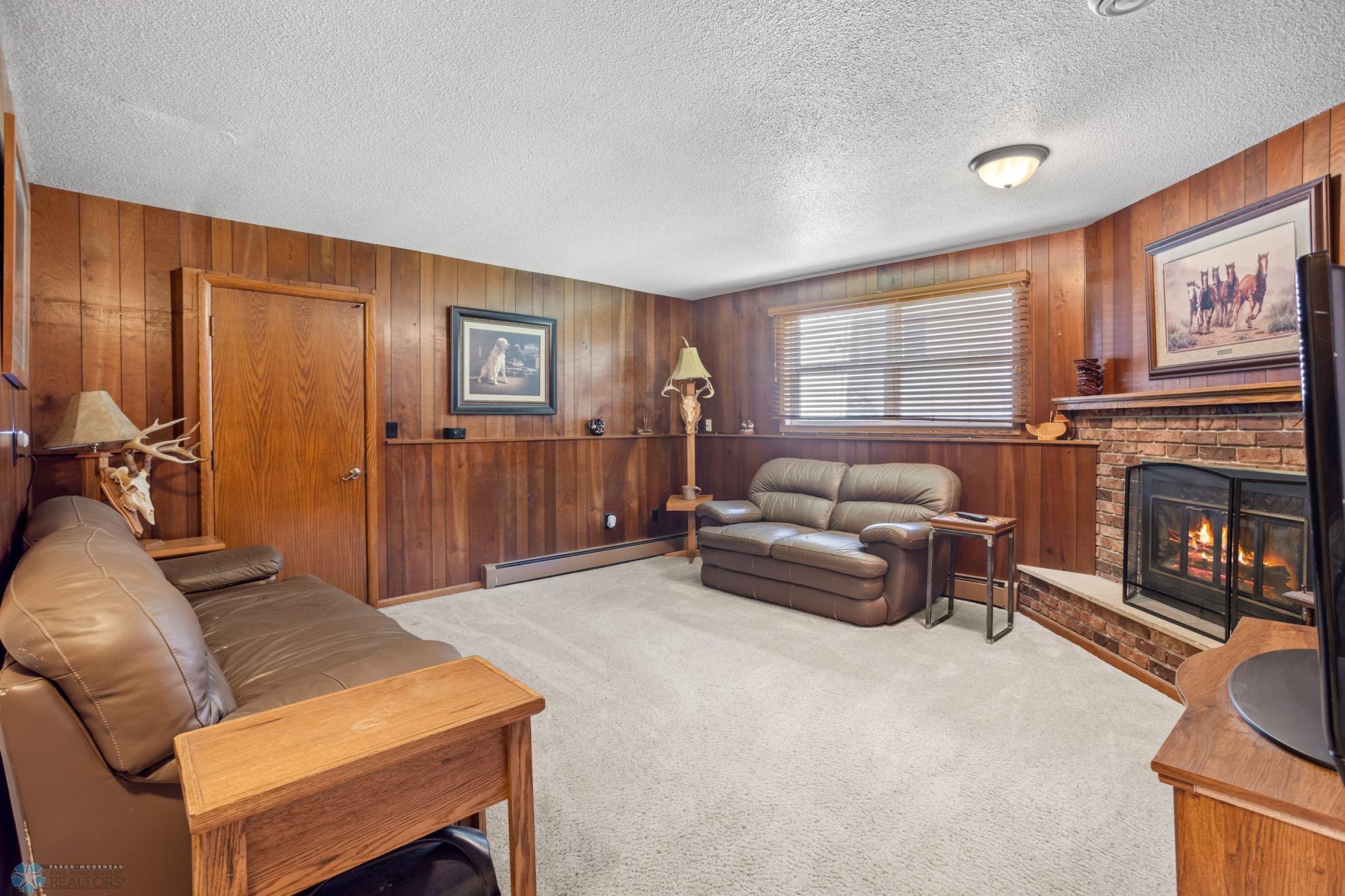 2807 Edgewood Drive N