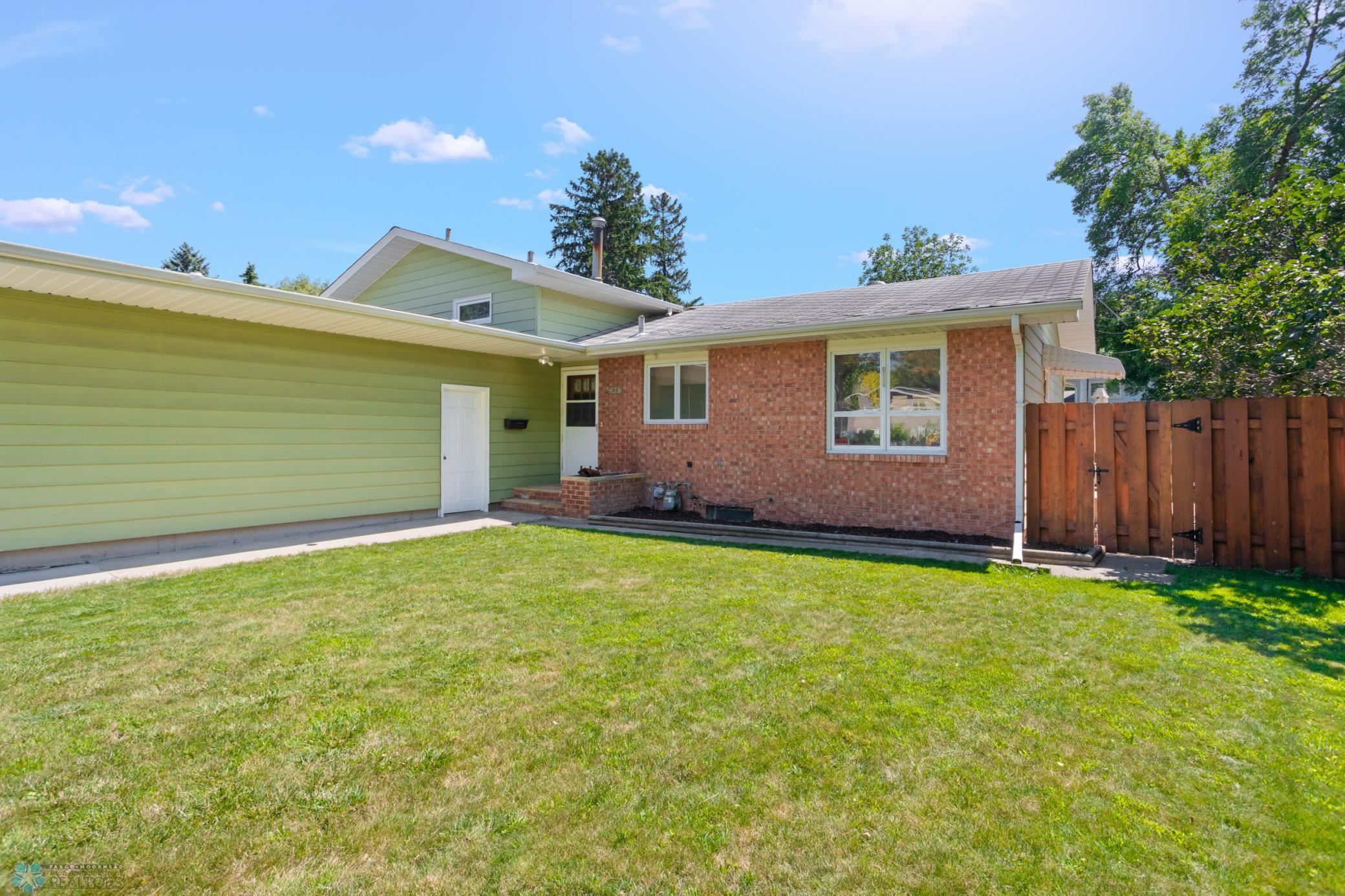 2807 Edgewood Drive N