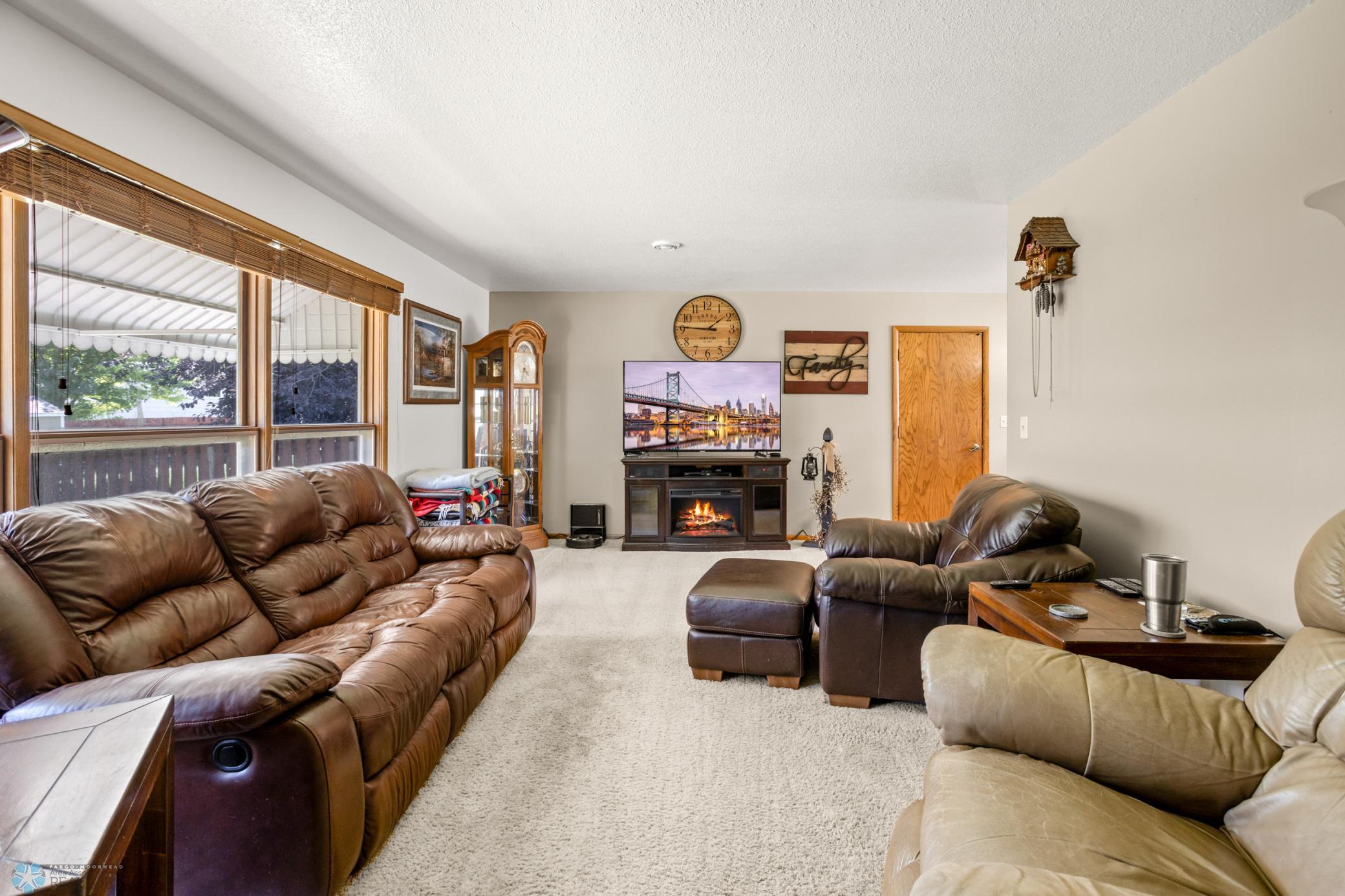 2807 Edgewood Drive N
