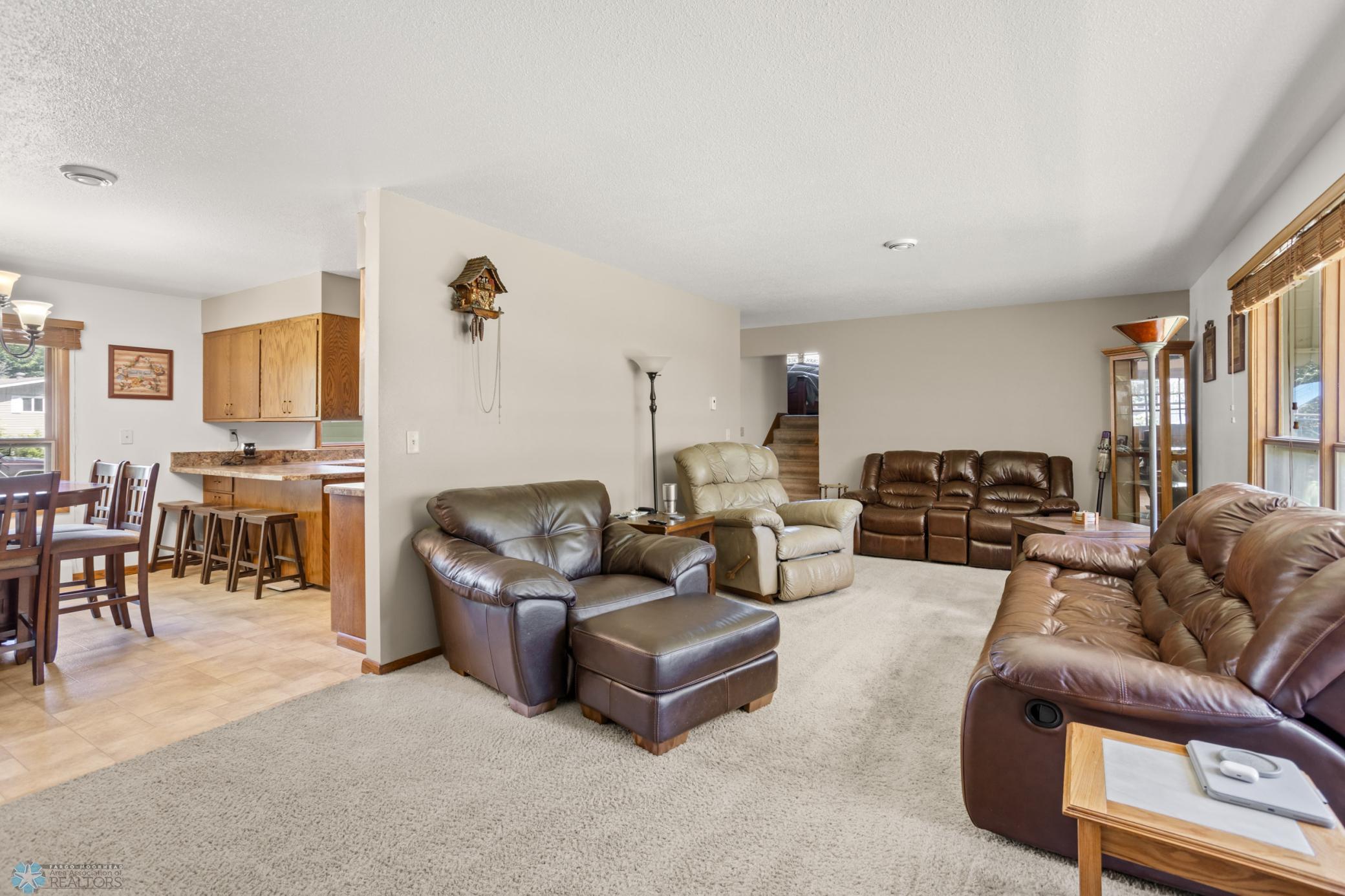 2807 Edgewood Drive N