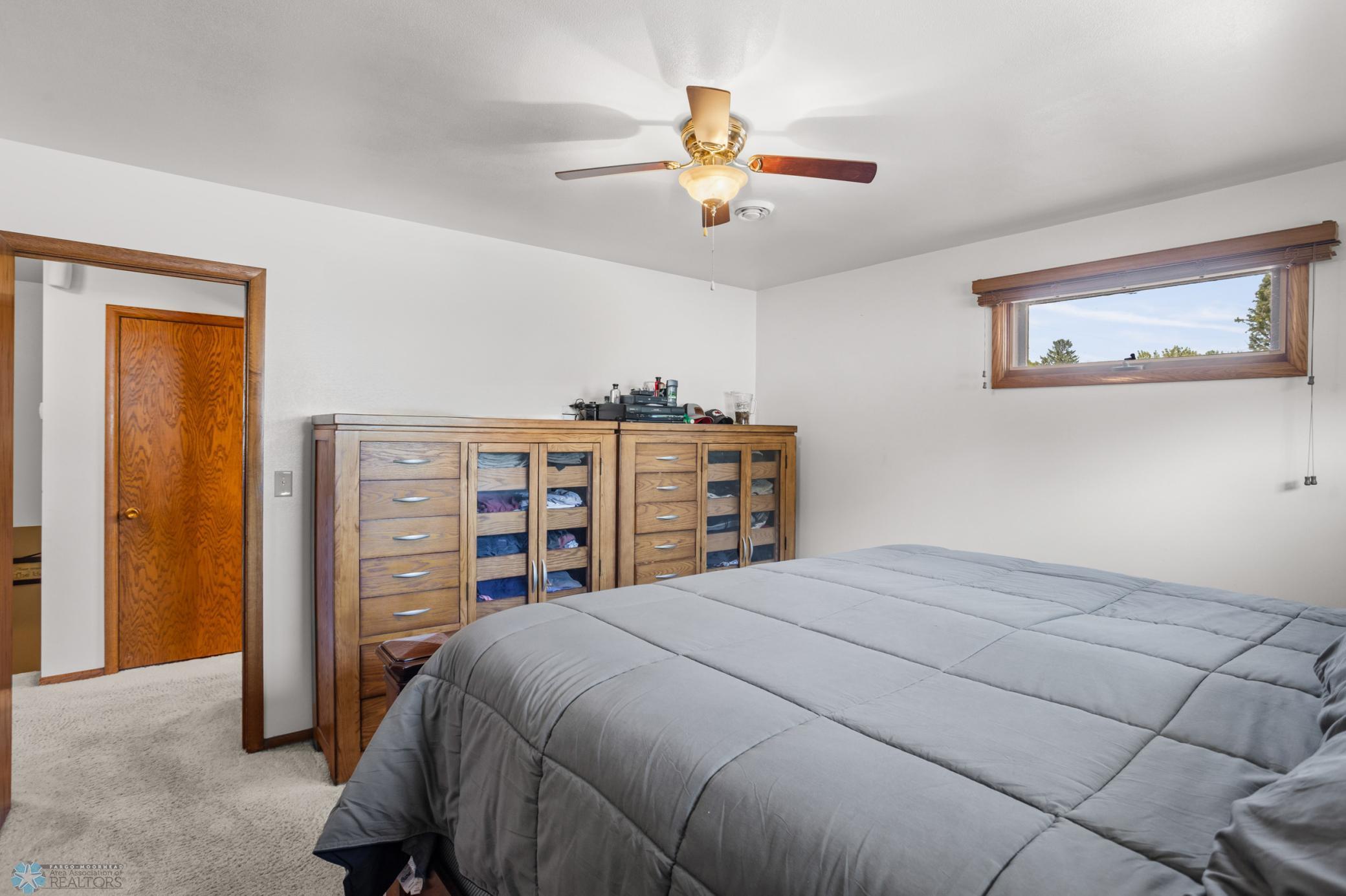 2807 Edgewood Drive N
