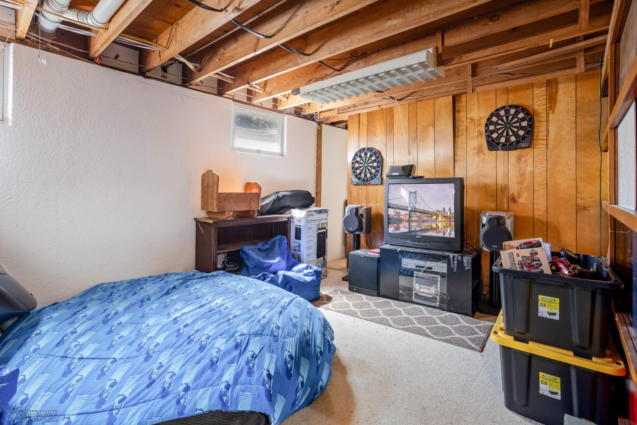 2807 Edgewood Drive N