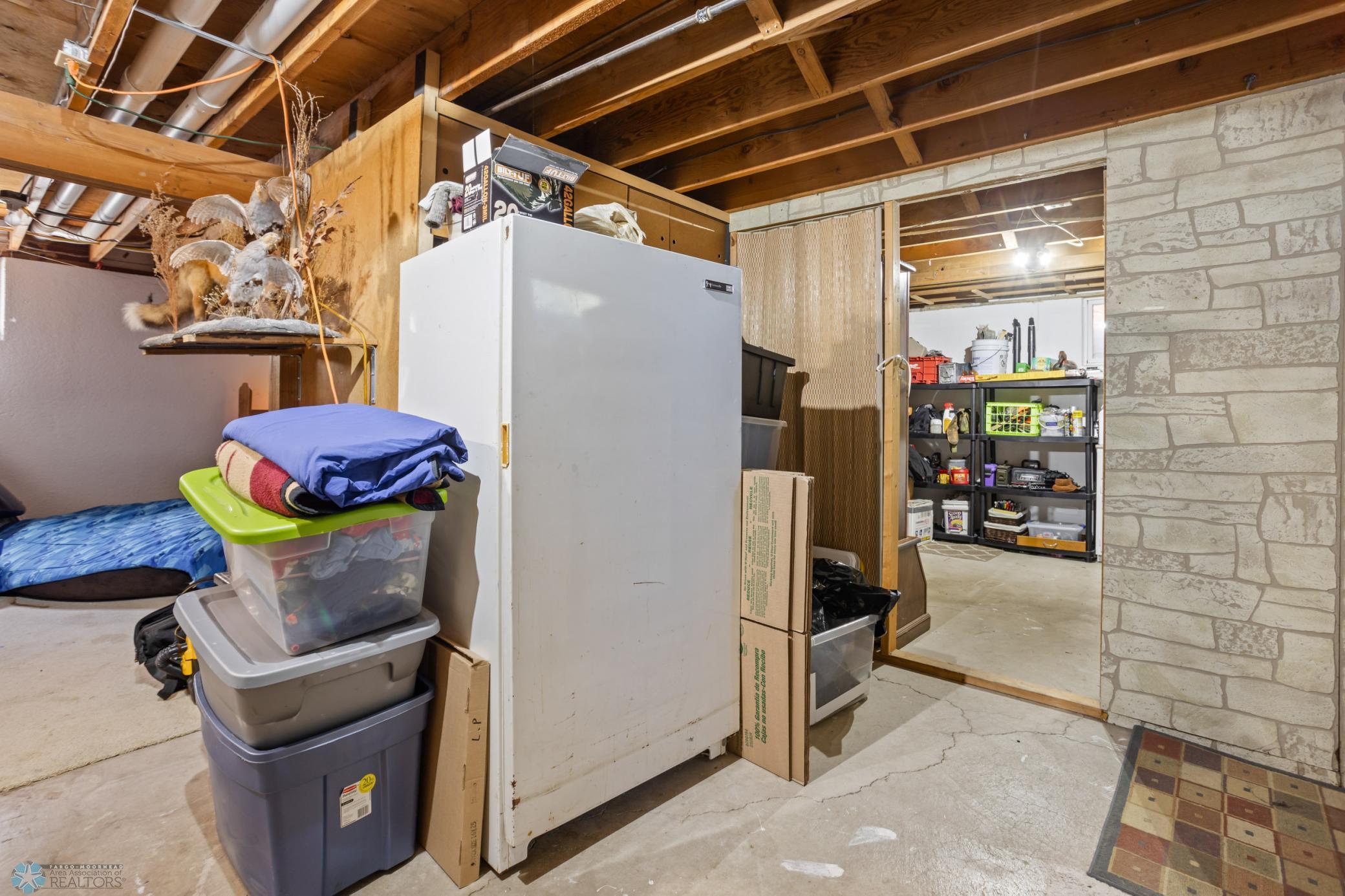 2807 Edgewood Drive N