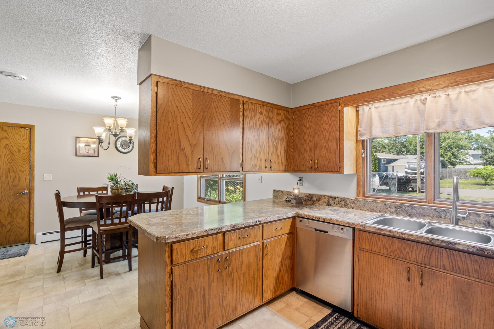 2807 Edgewood Drive N