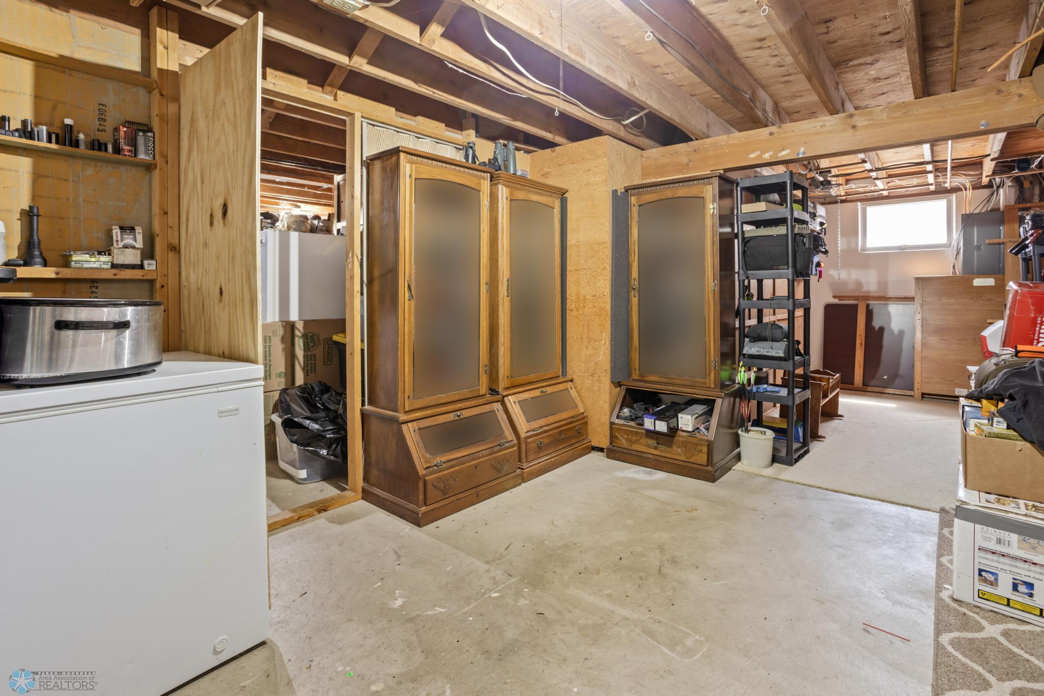 2807 Edgewood Drive N