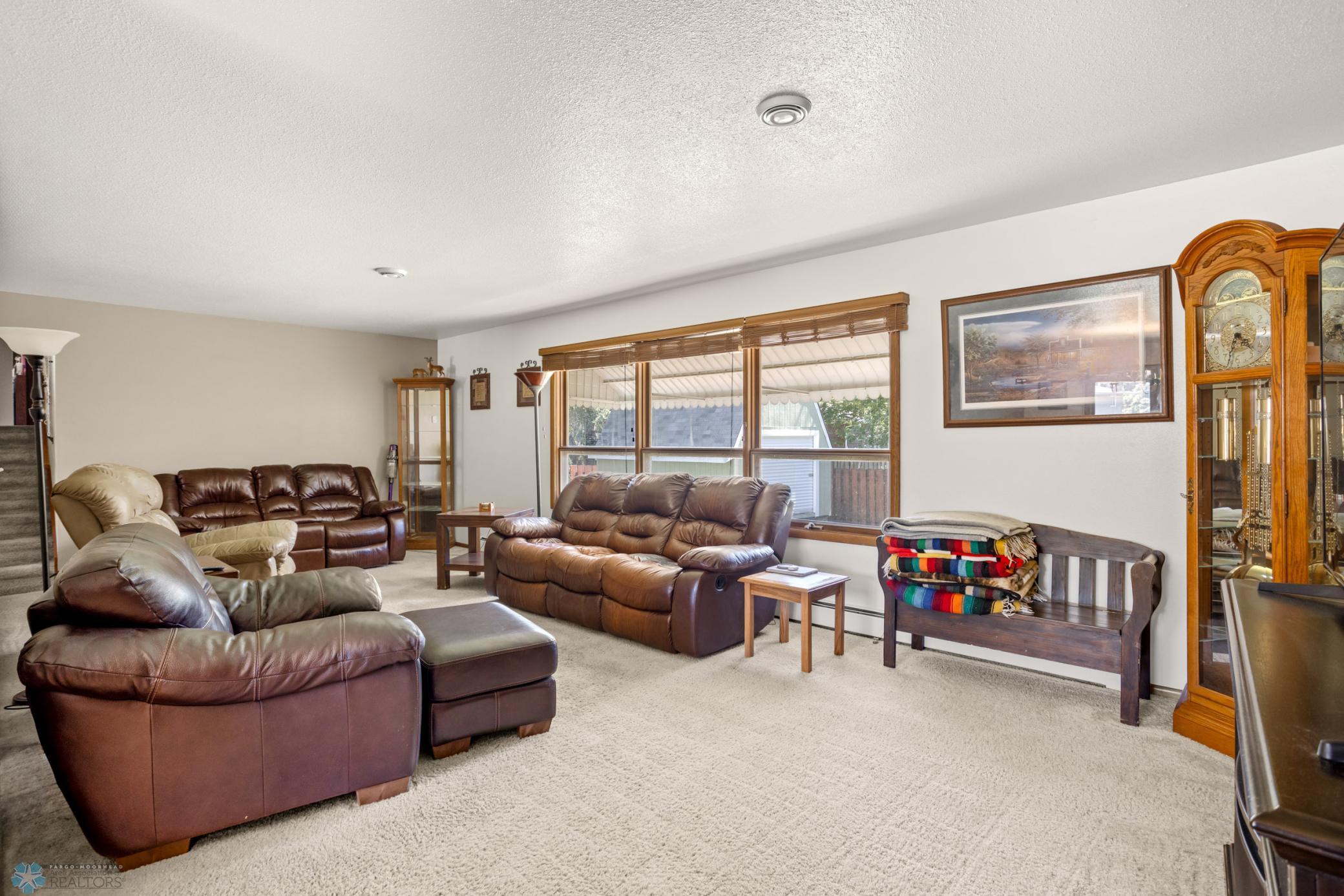 2807 Edgewood Drive N
