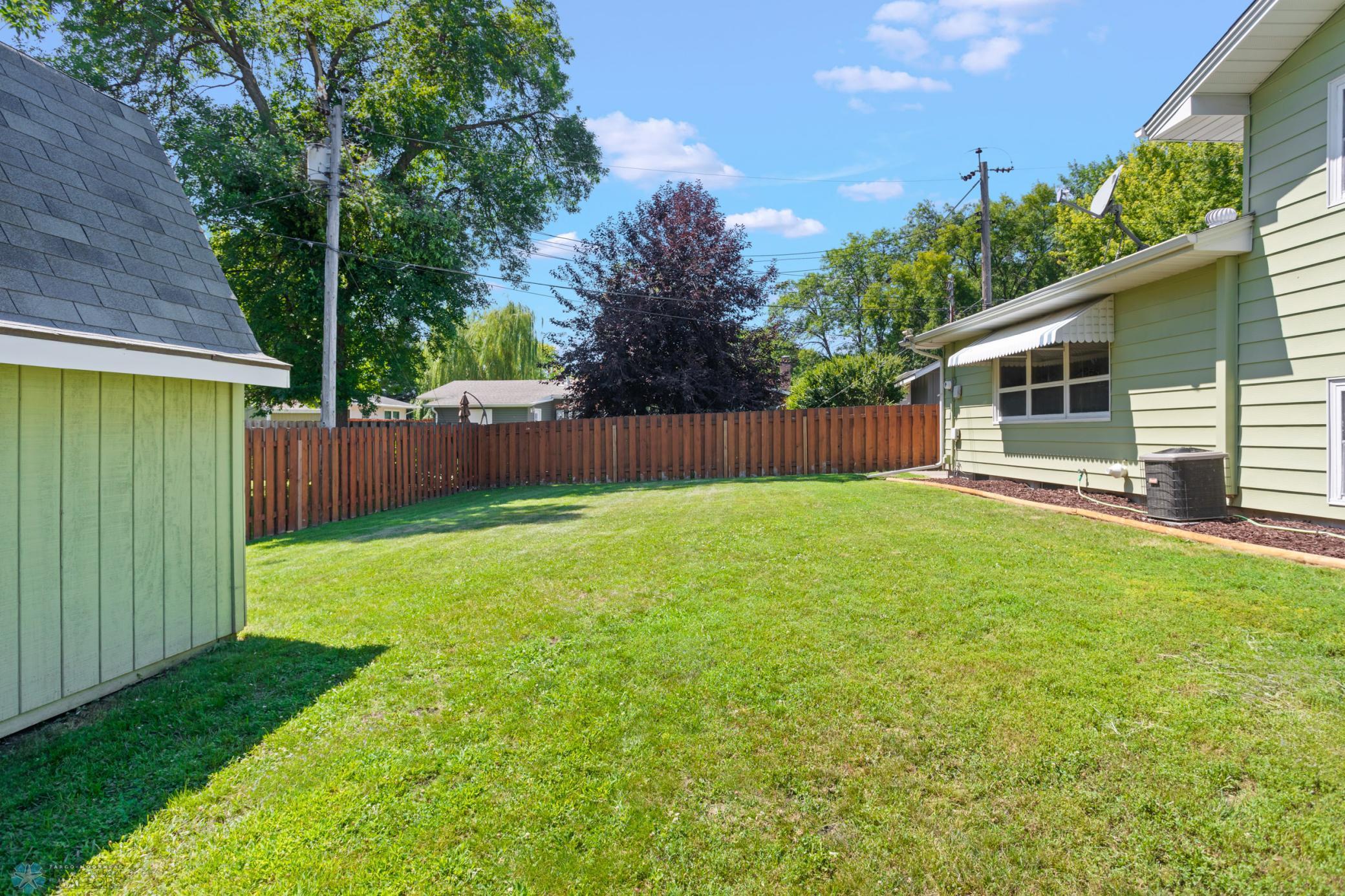 2807 Edgewood Drive N