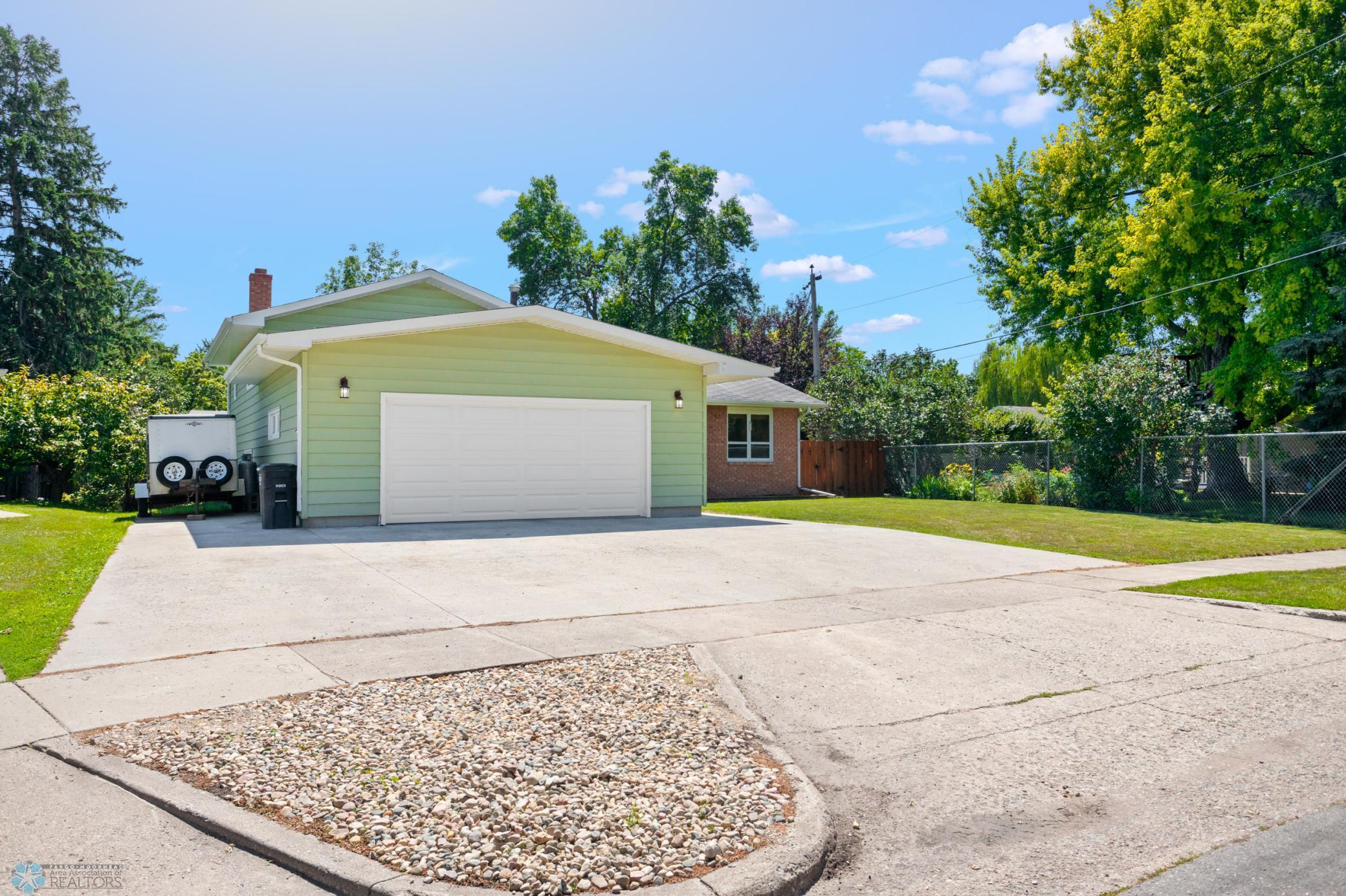 2807 Edgewood Drive N