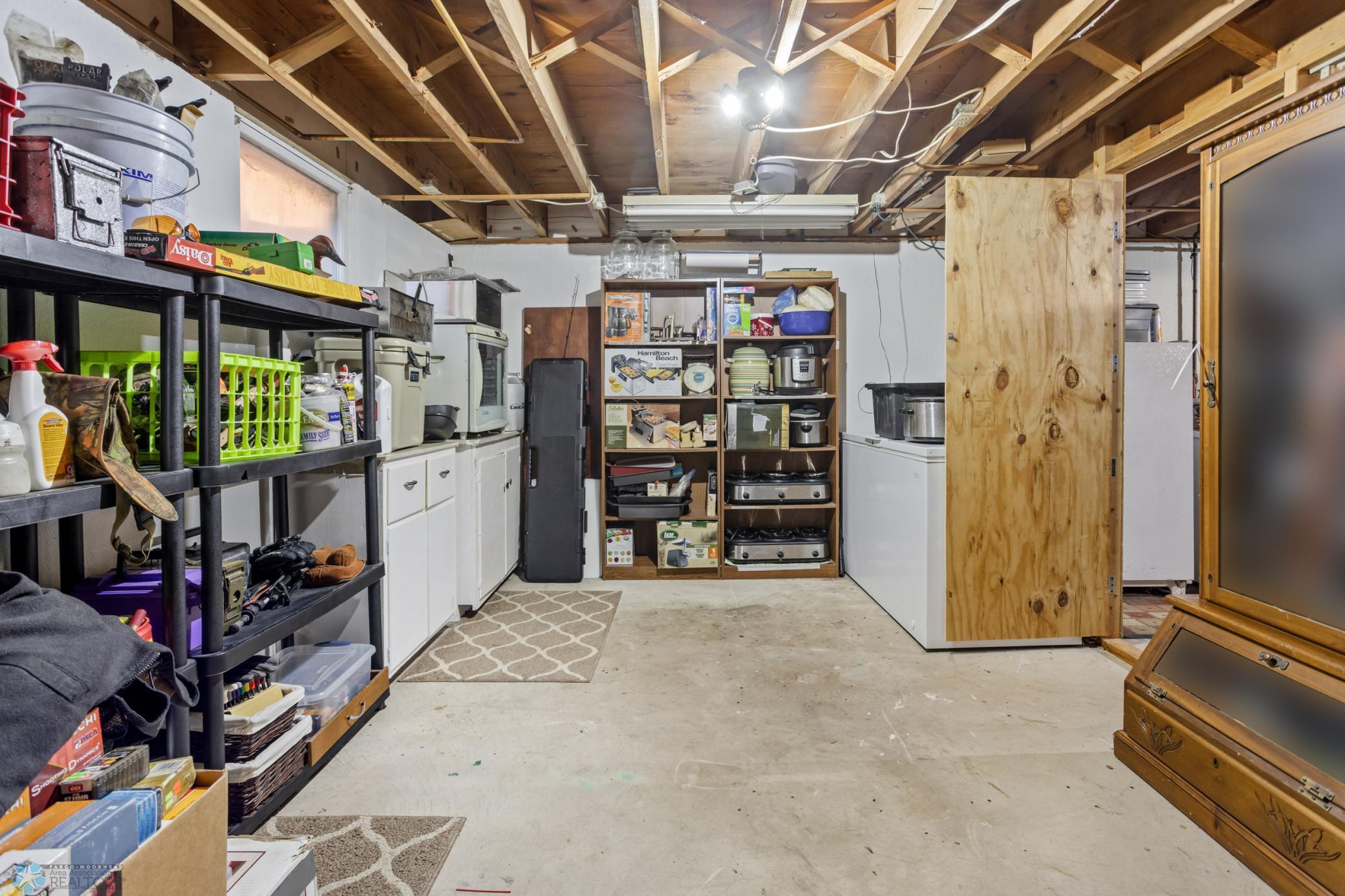 2807 Edgewood Drive N