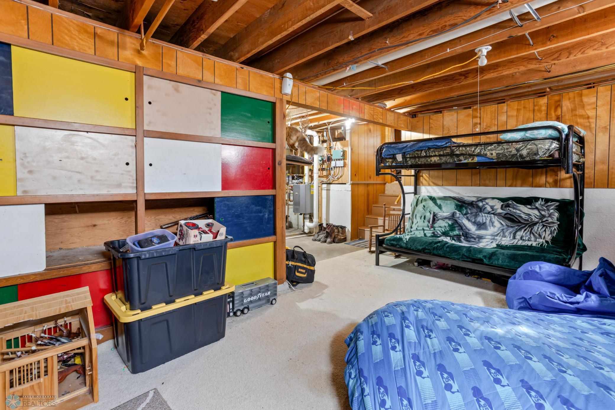 2807 Edgewood Drive N