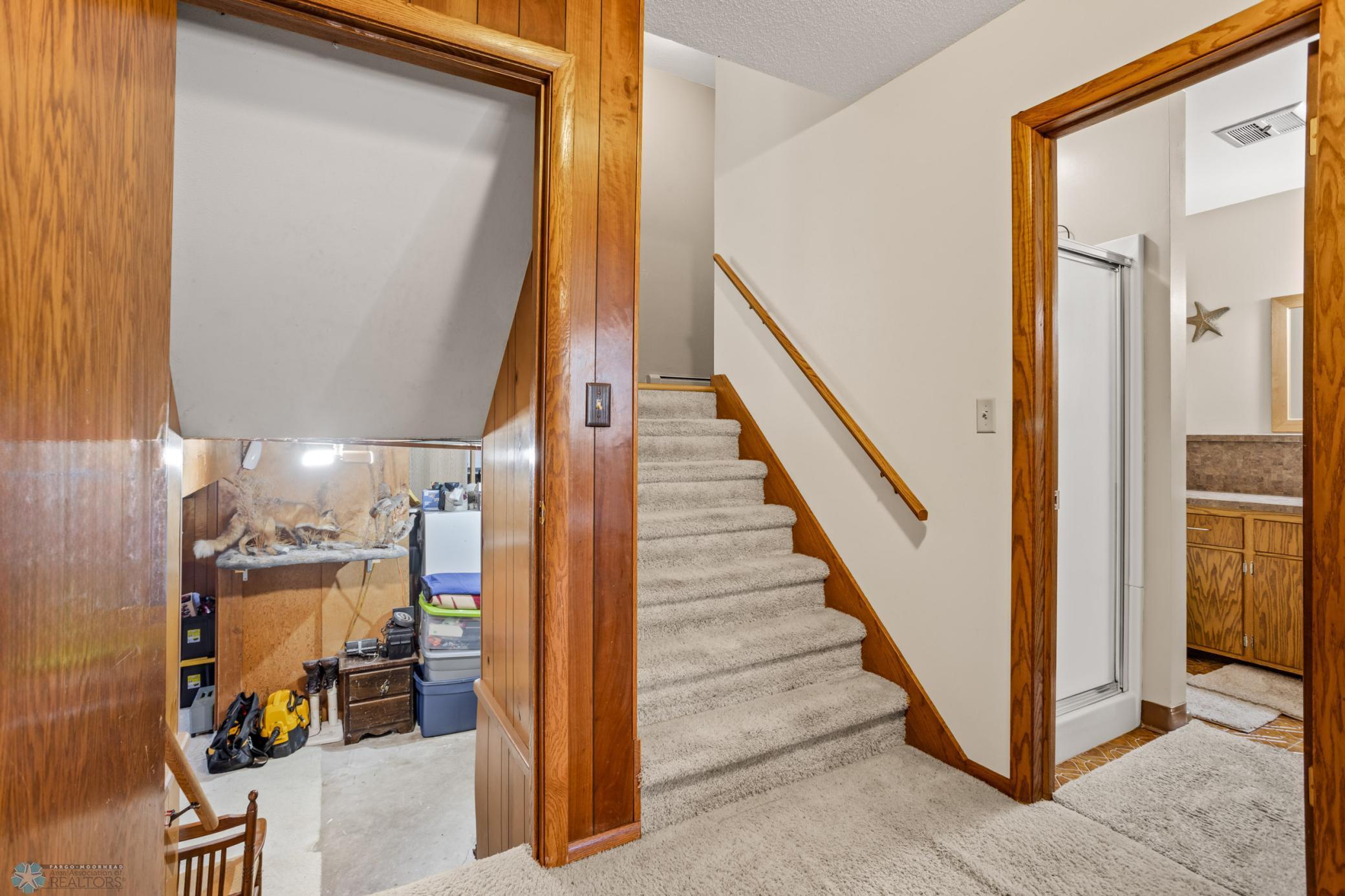 2807 Edgewood Drive N