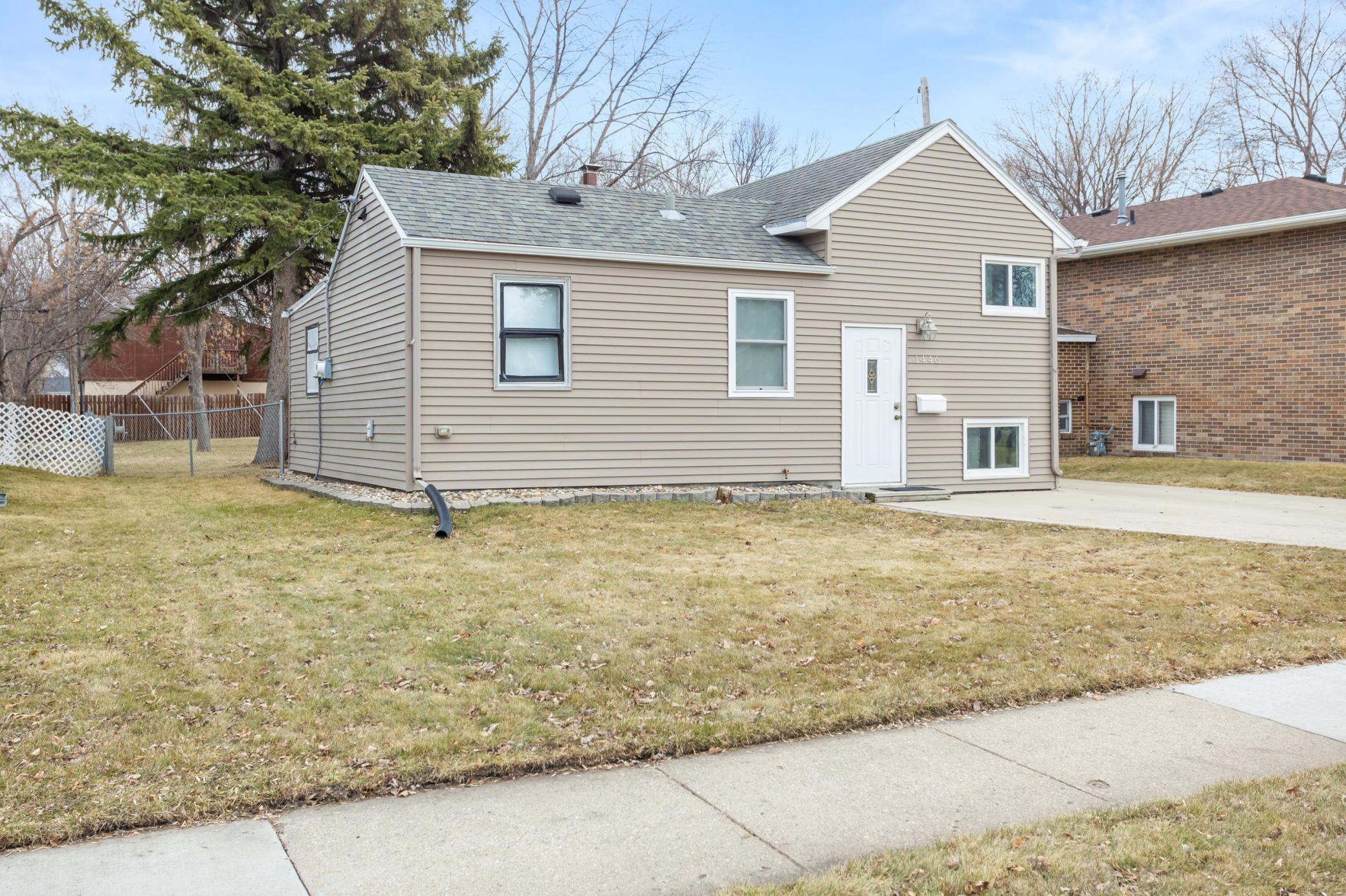 1446 16 1/2 Street S