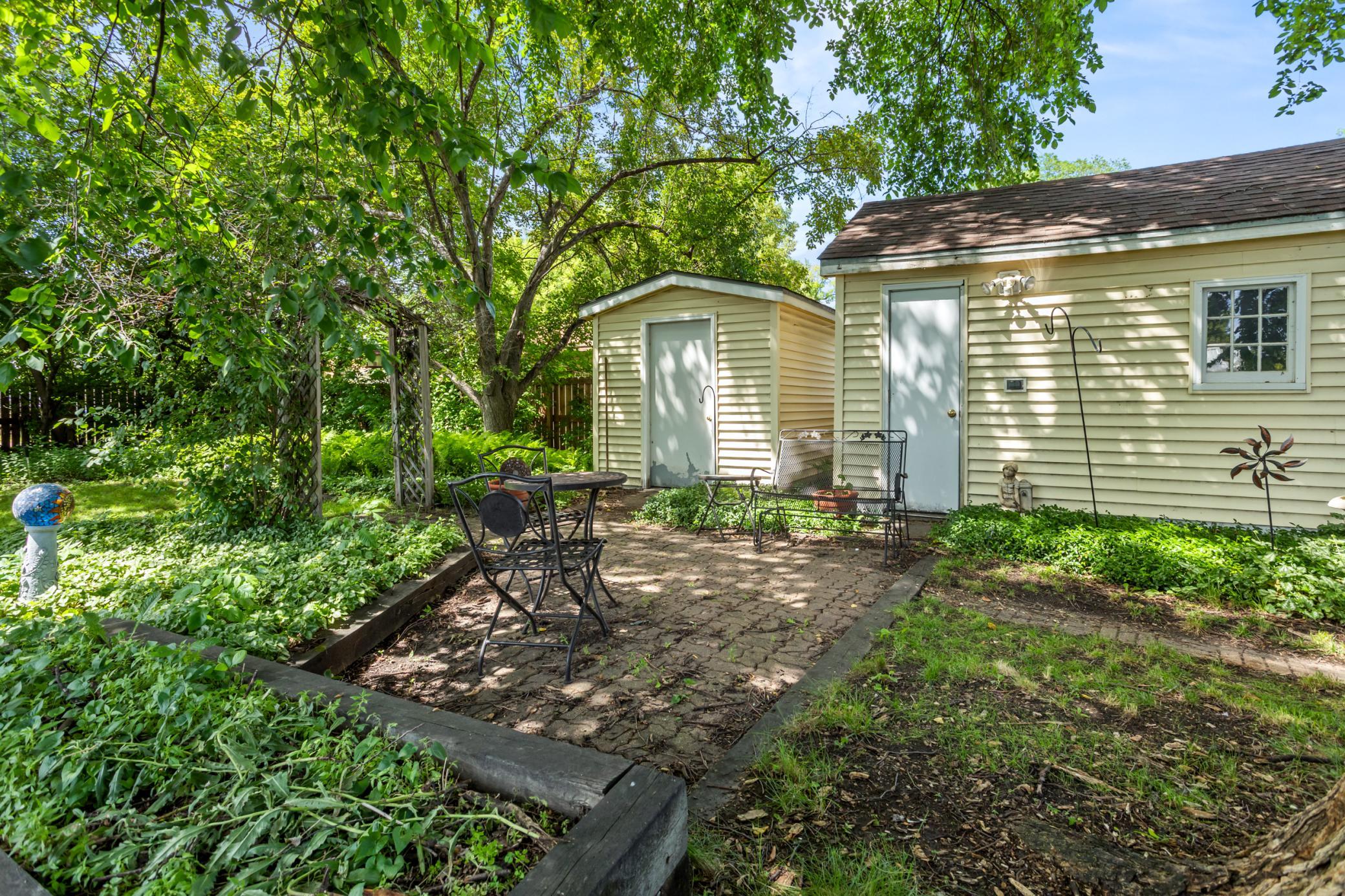 527 1st Street N
