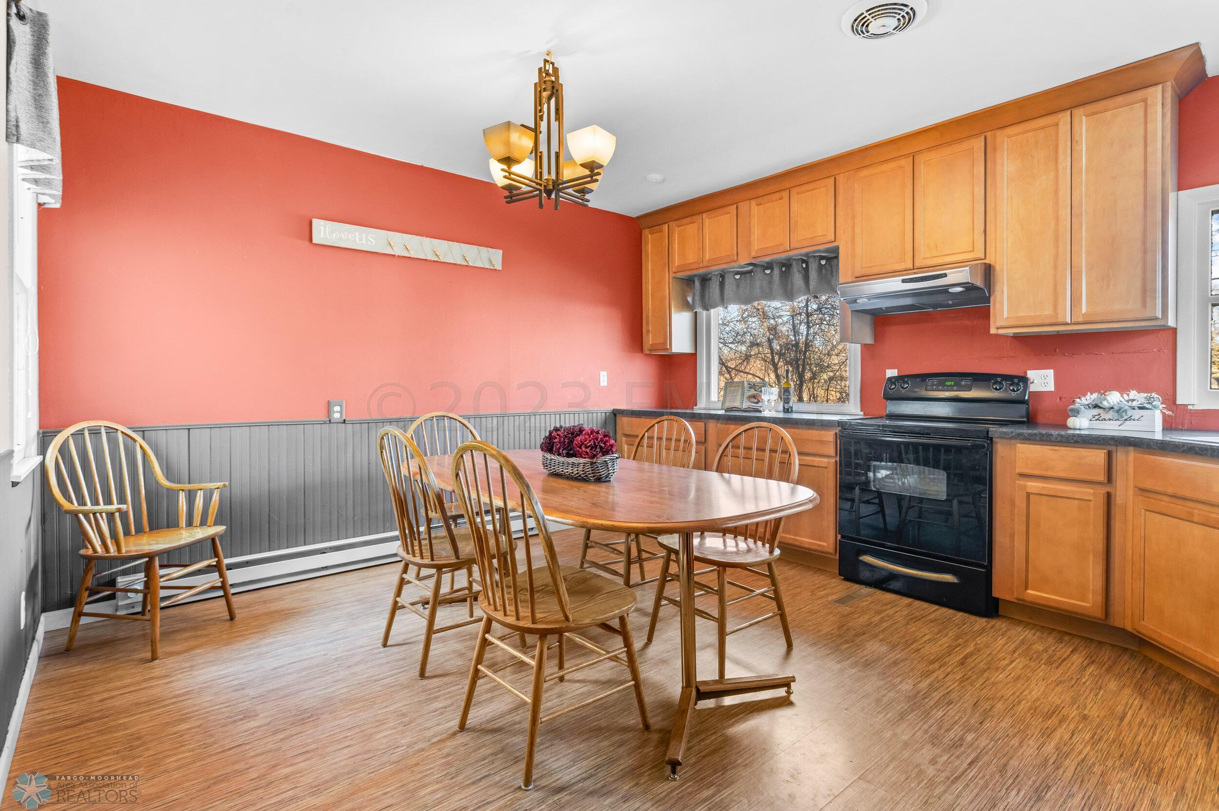 1009 ROBERTS Avenue NE