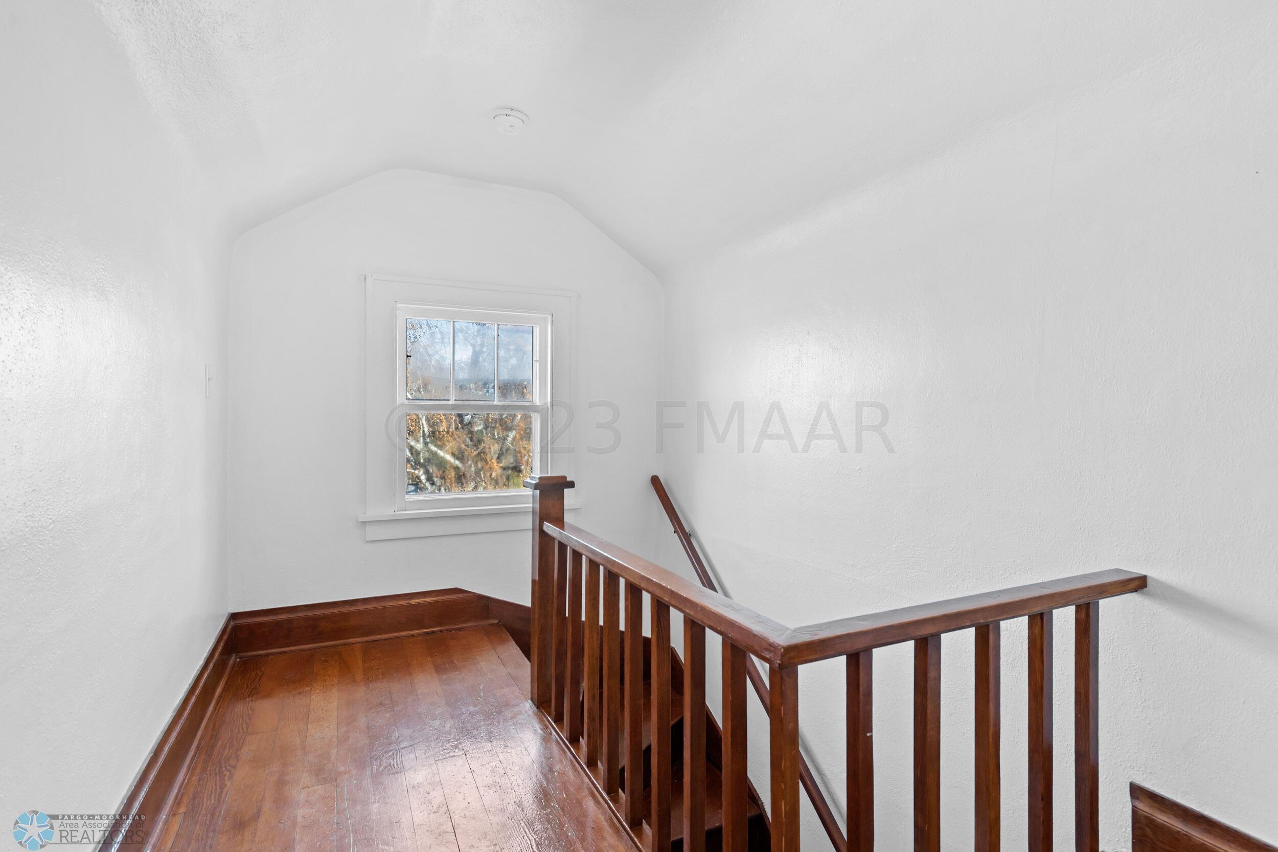 1009 ROBERTS Avenue NE