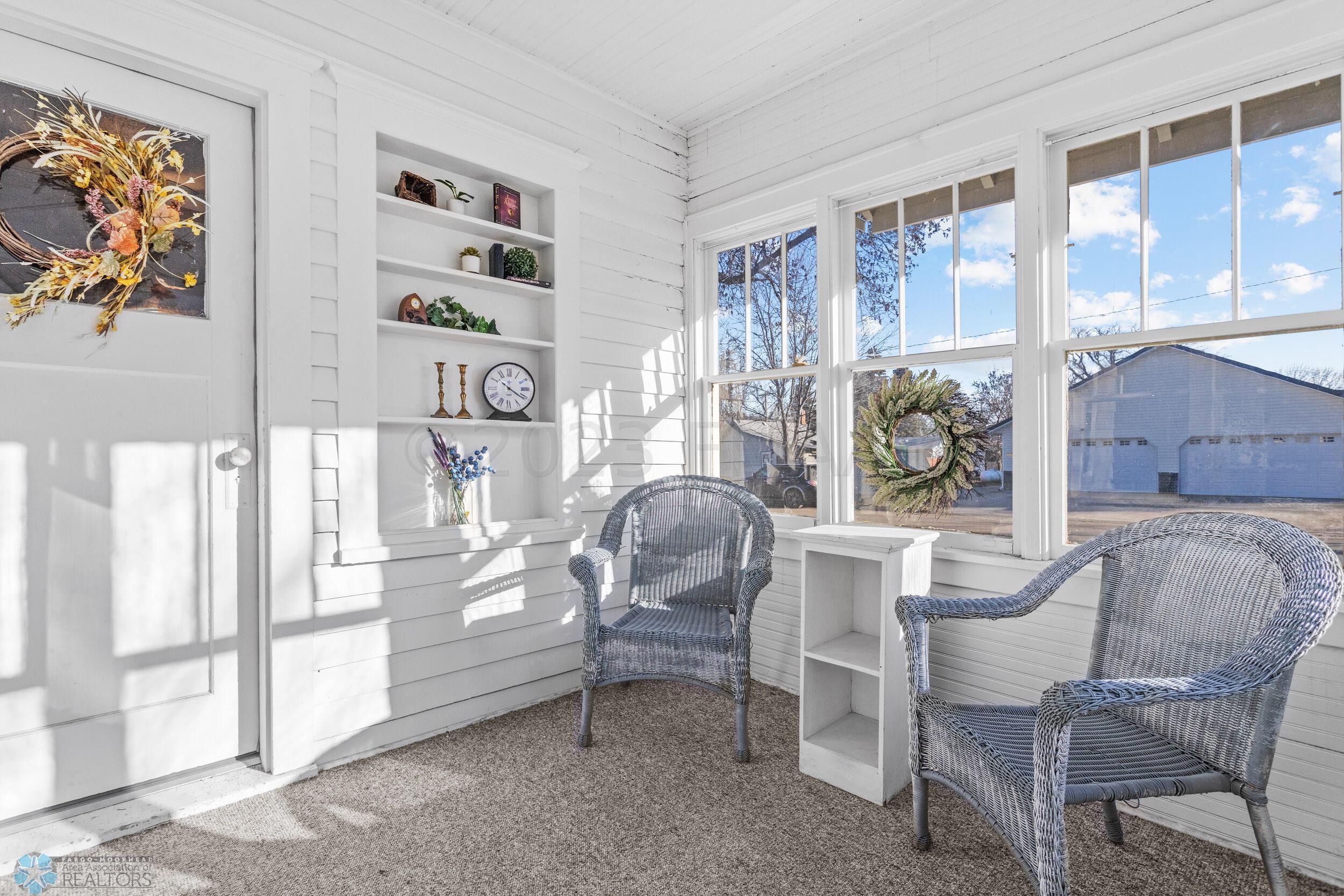 1009 ROBERTS Avenue NE