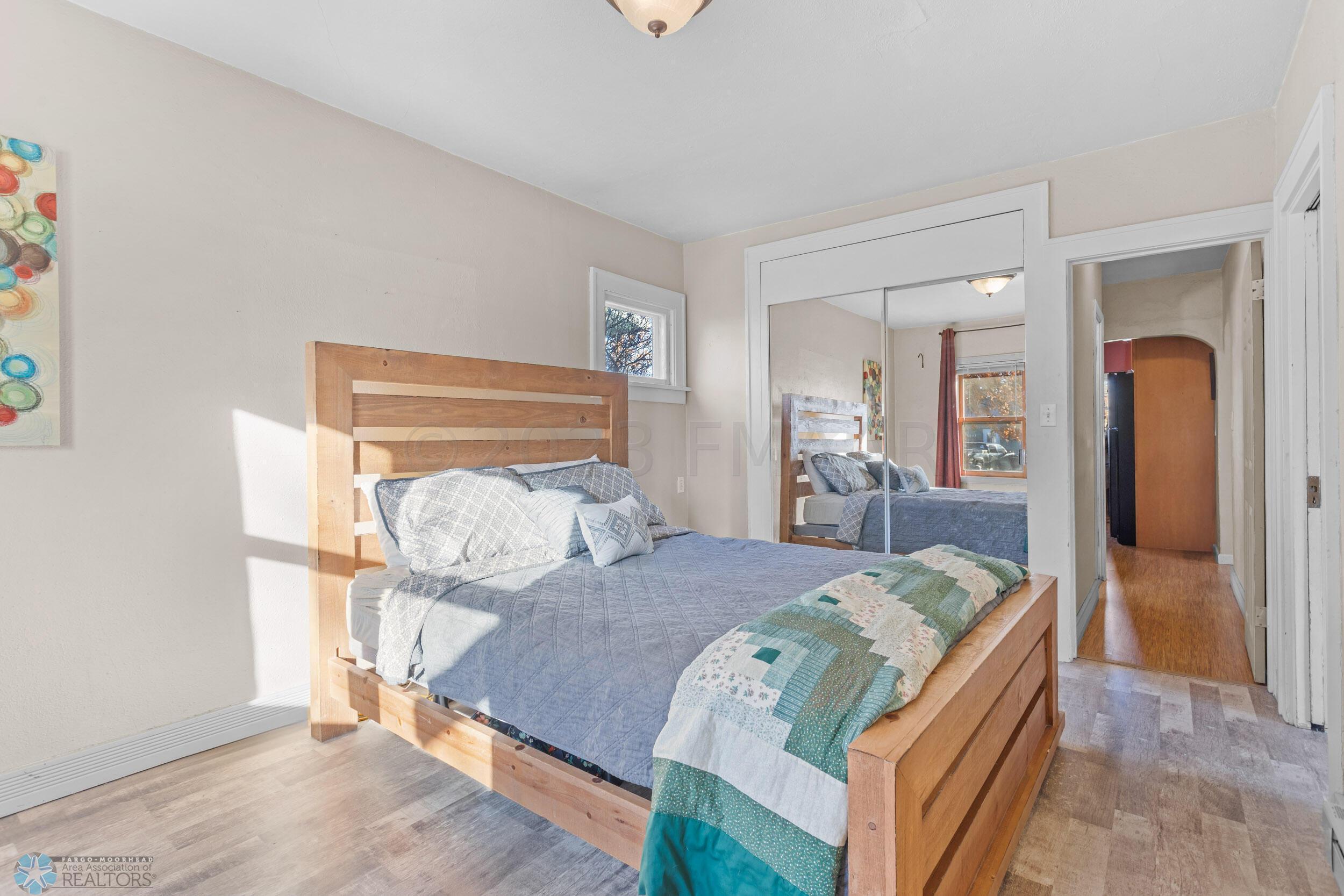 1009 ROBERTS Avenue NE