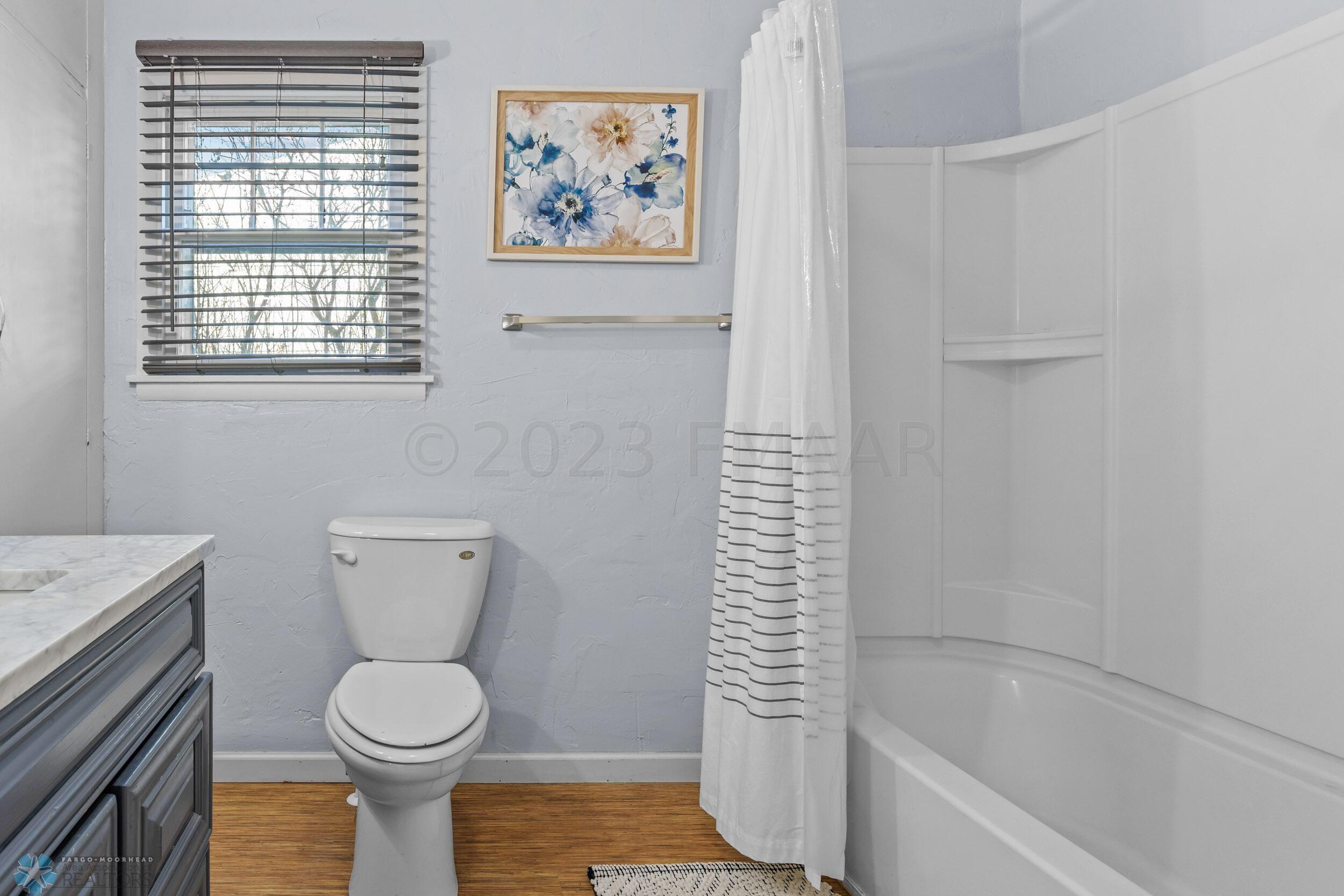 1009 ROBERTS Avenue NE