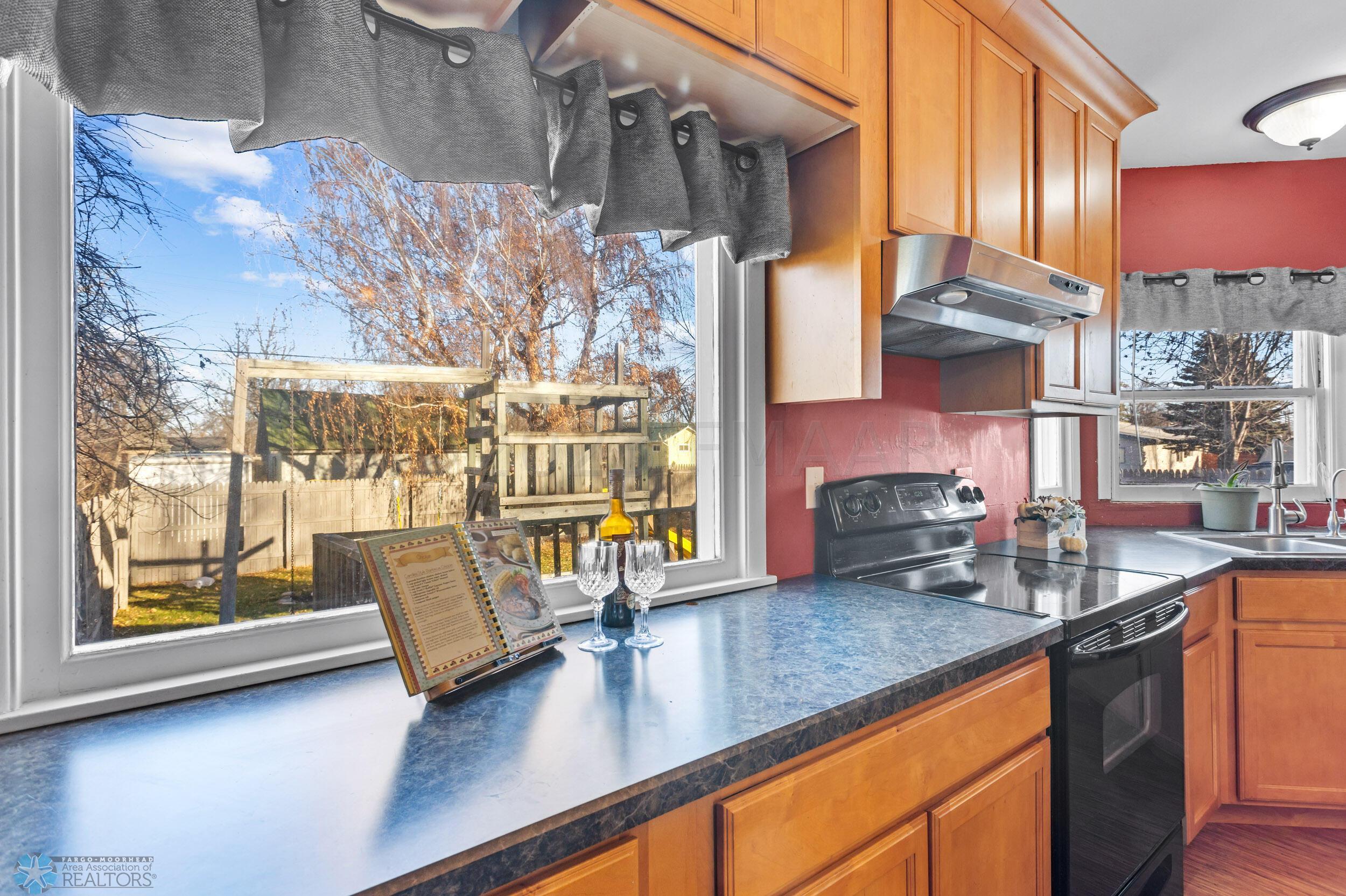 1009 ROBERTS Avenue NE