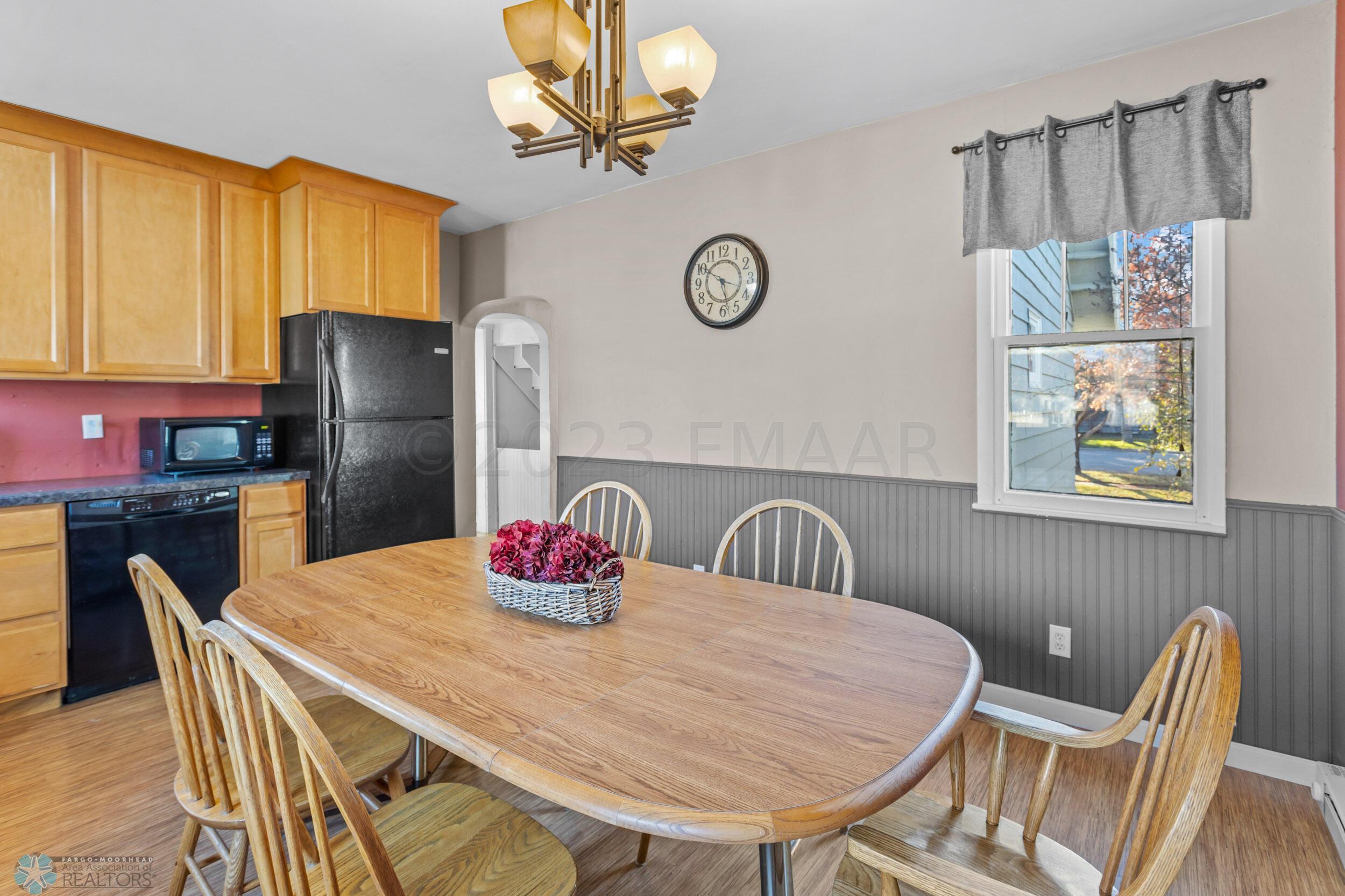 1009 ROBERTS Avenue NE