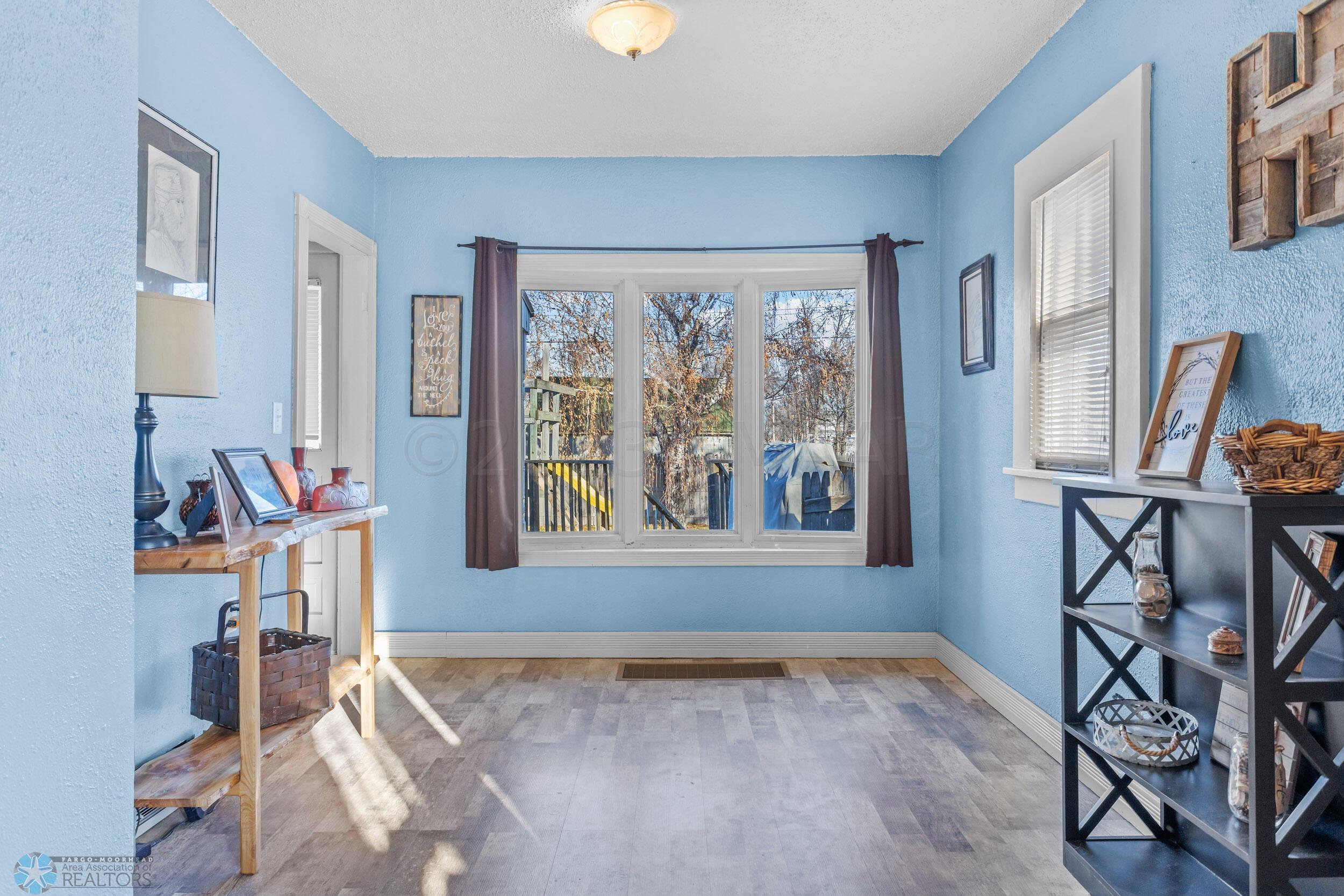 1009 ROBERTS Avenue NE