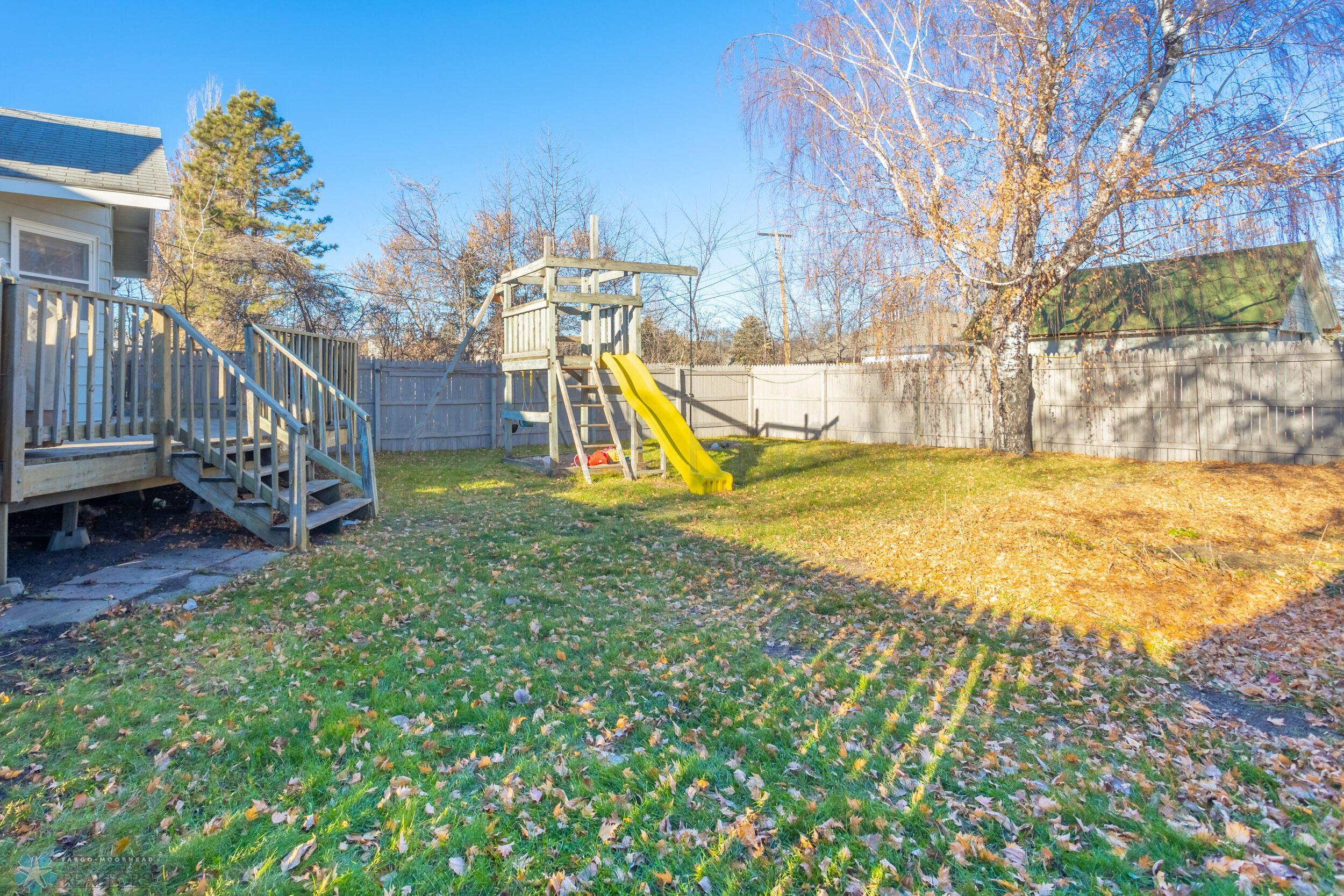 1009 ROBERTS Avenue NE