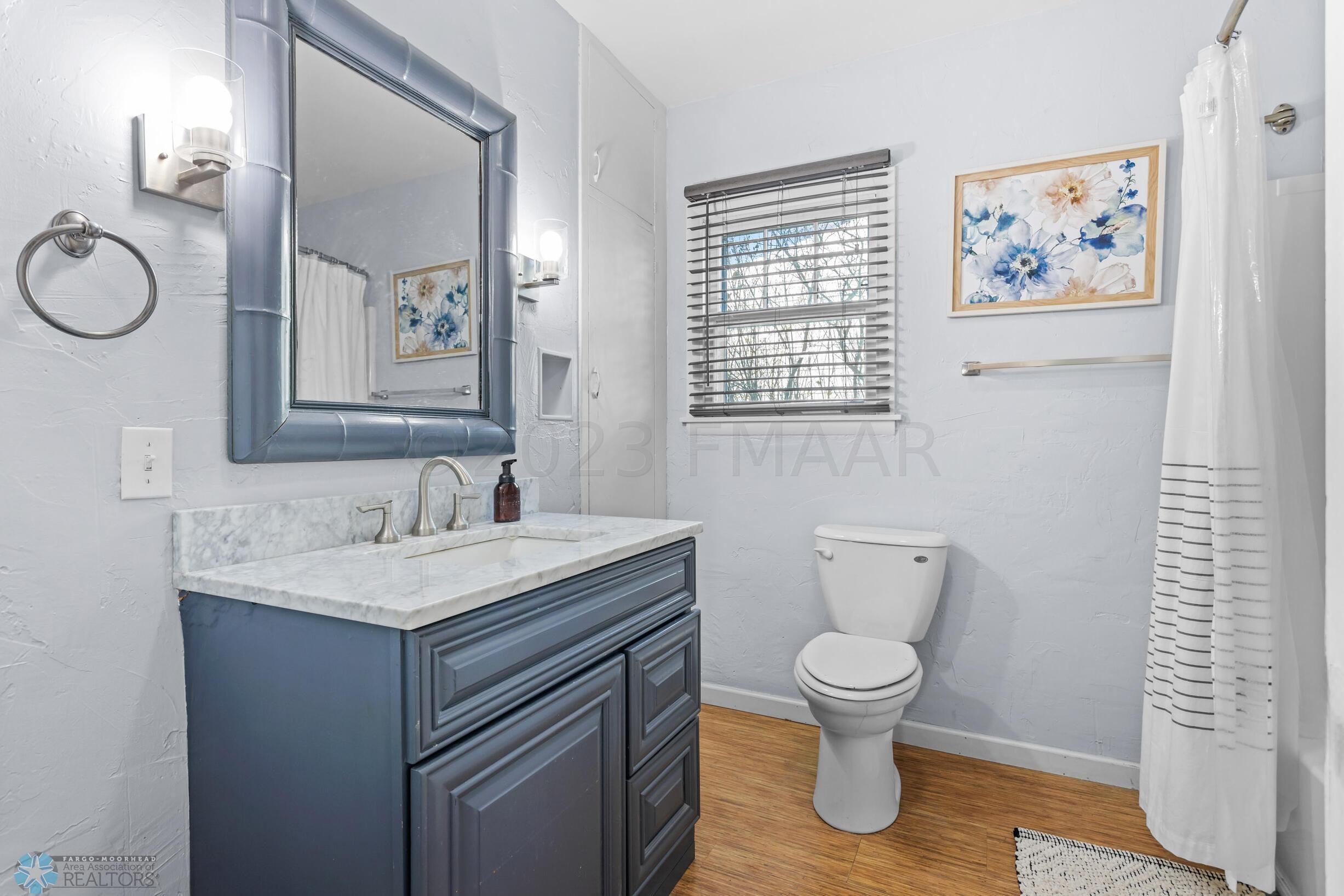 1009 ROBERTS Avenue NE