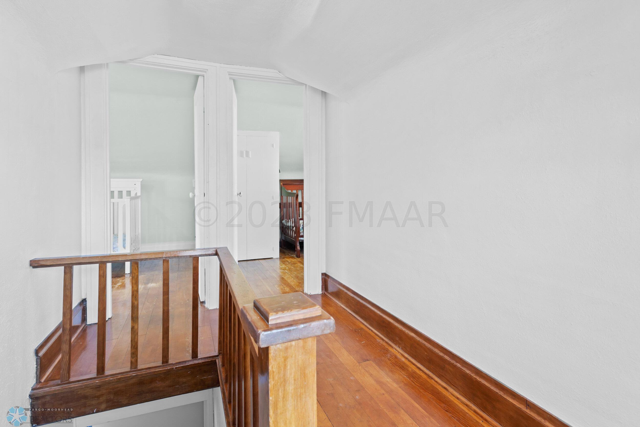 1009 ROBERTS Avenue NE