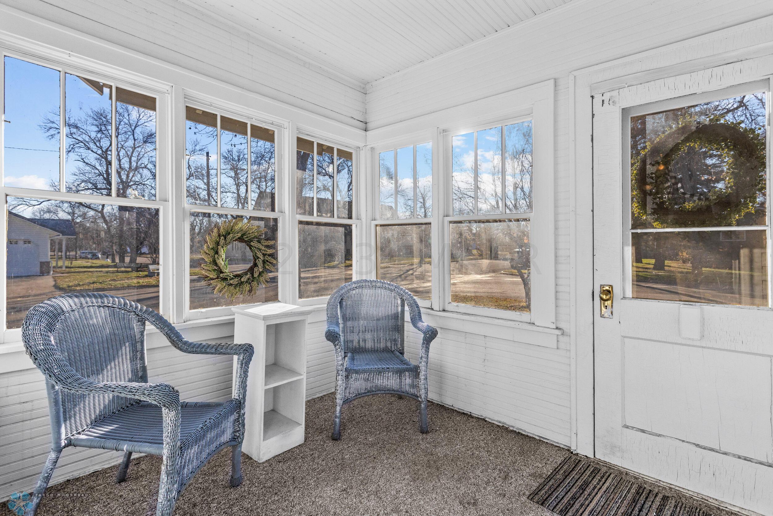 1009 ROBERTS Avenue NE