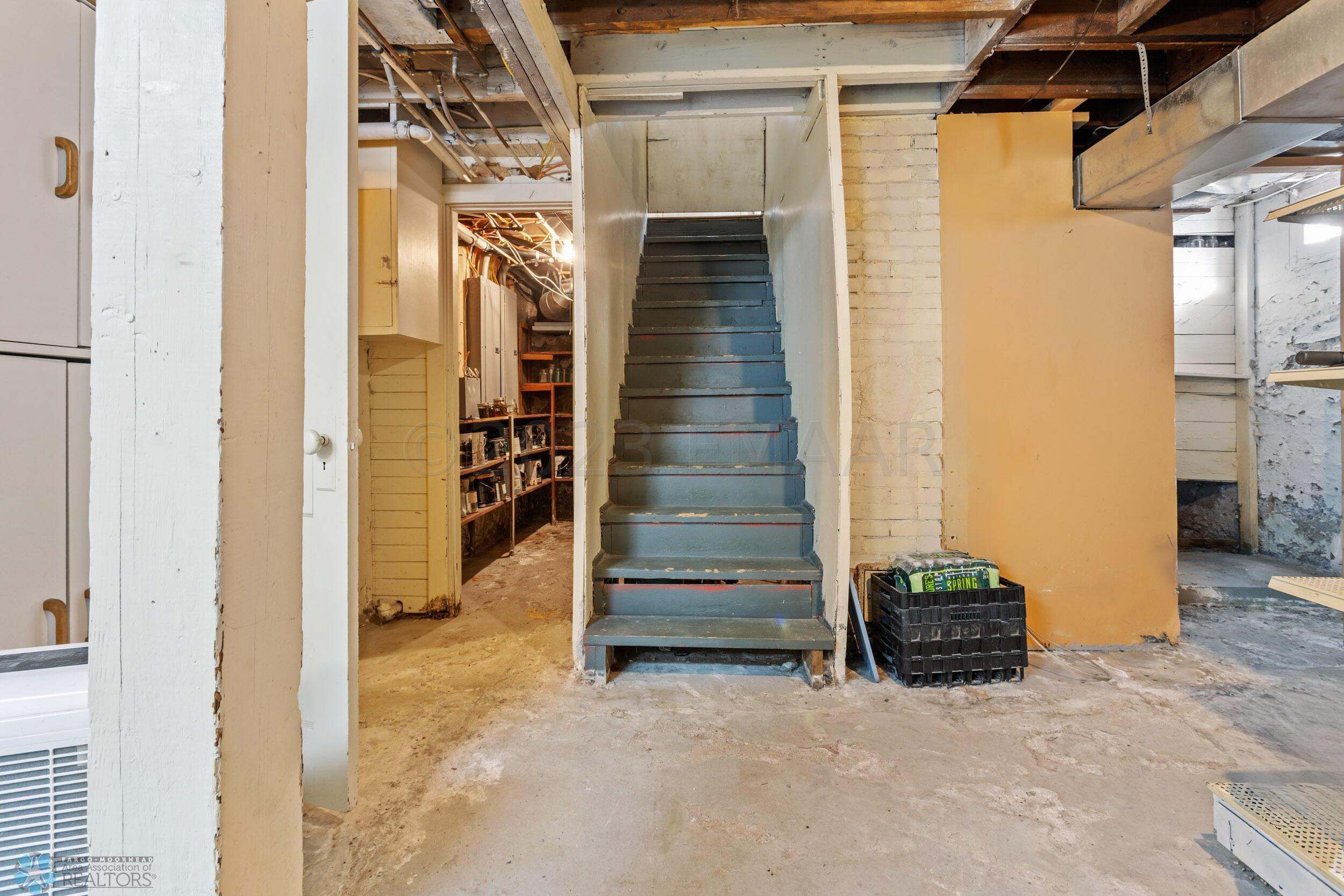 1009 ROBERTS Avenue NE