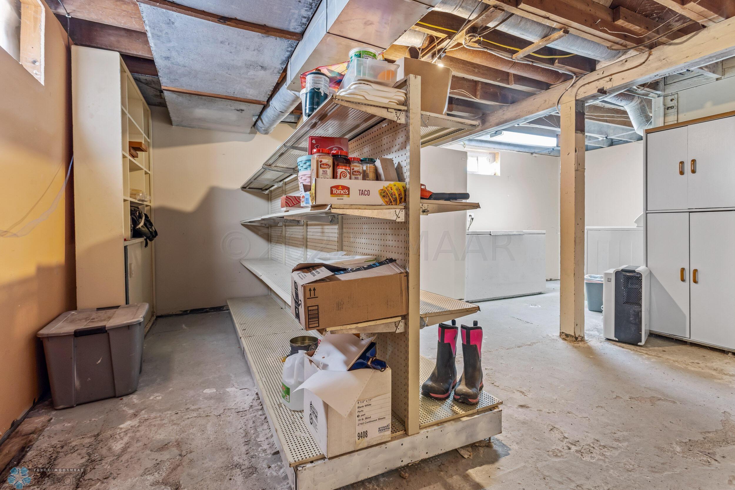 1009 ROBERTS Avenue NE