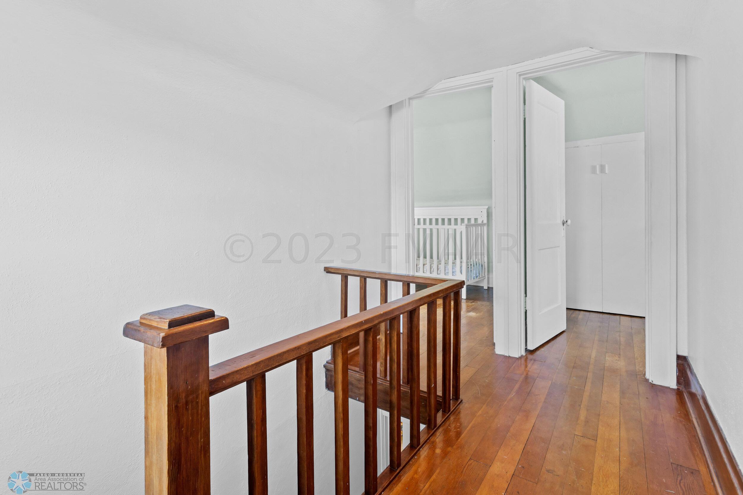 1009 ROBERTS Avenue NE