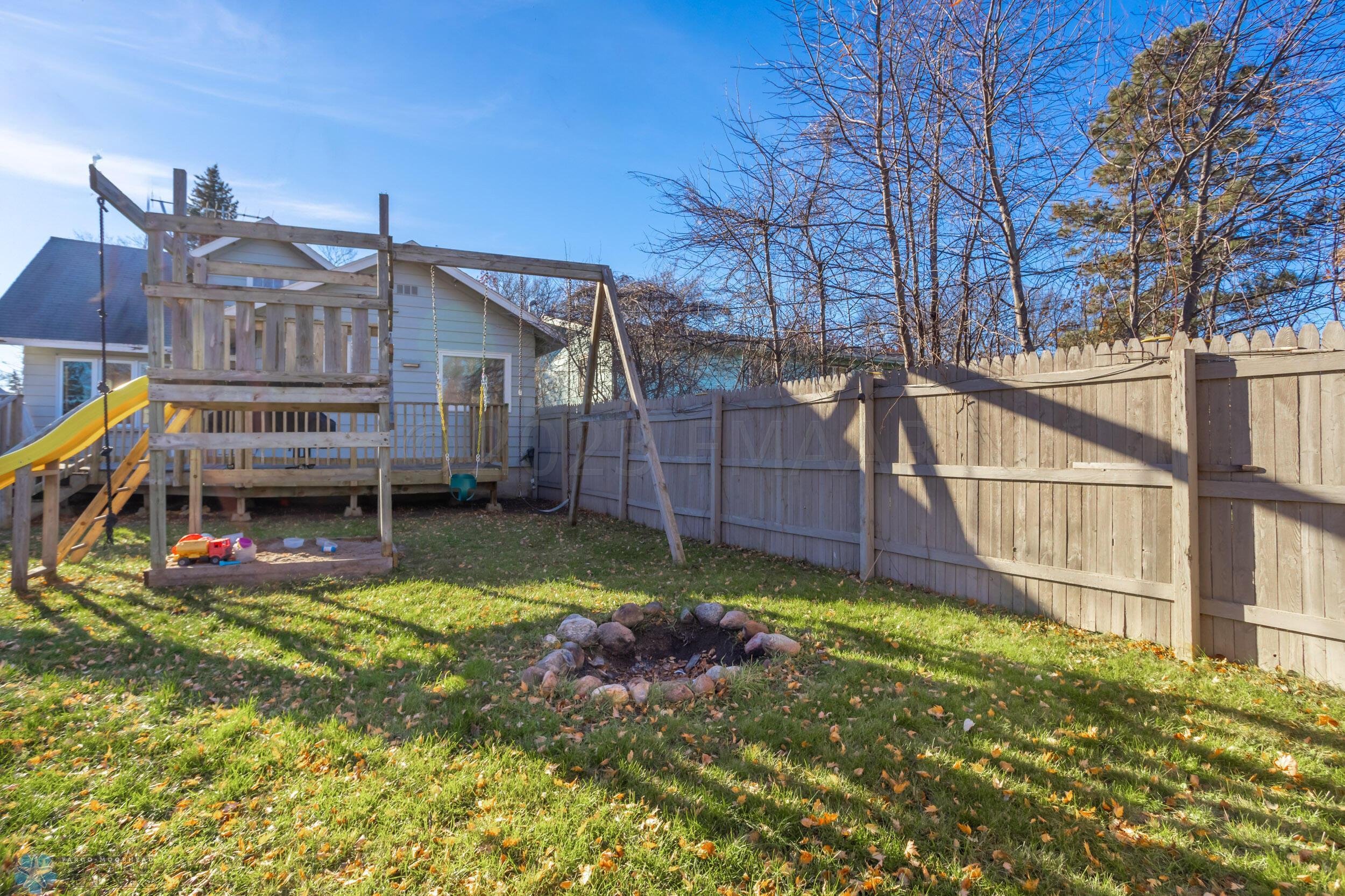 1009 ROBERTS Avenue NE