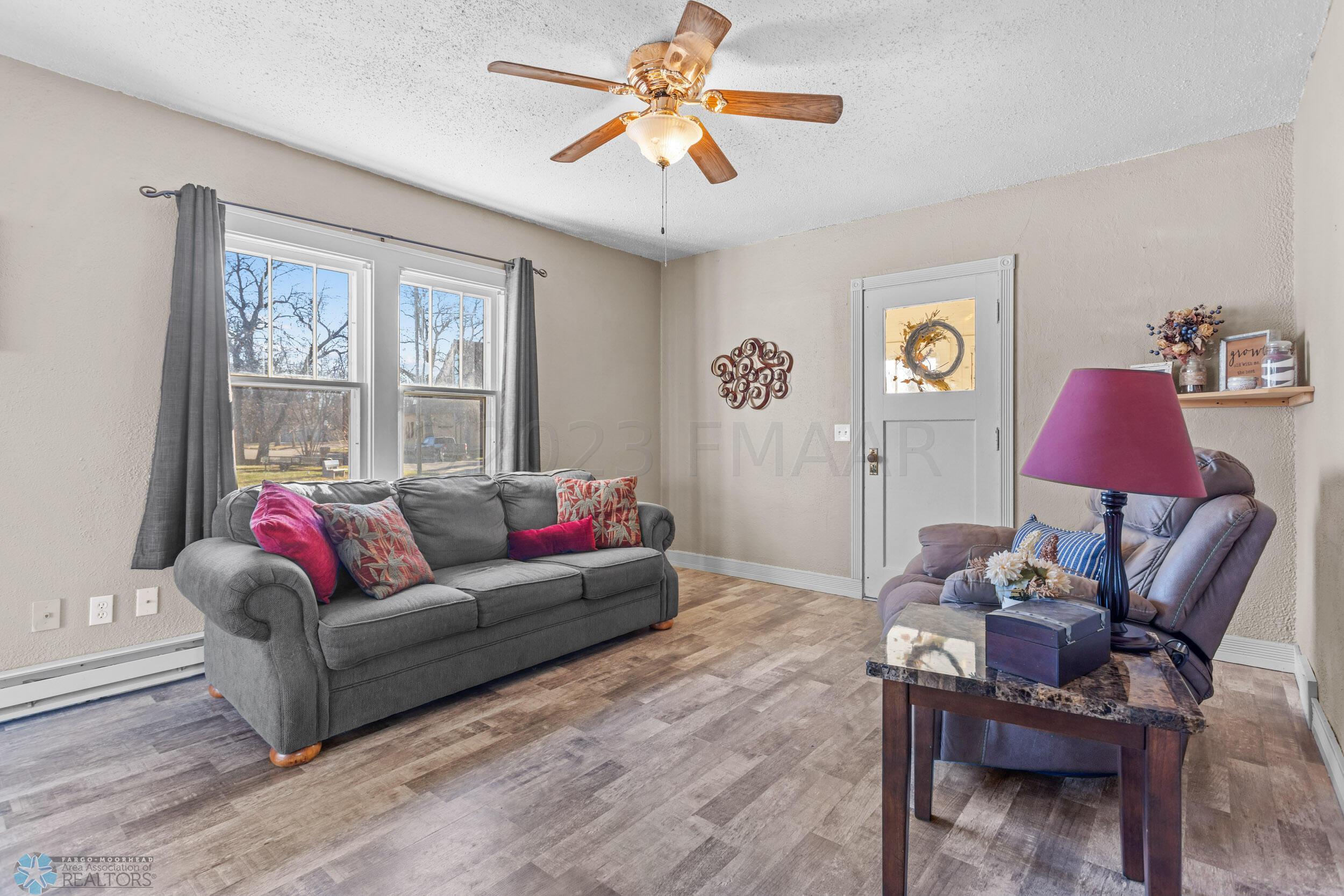 1009 ROBERTS Avenue NE