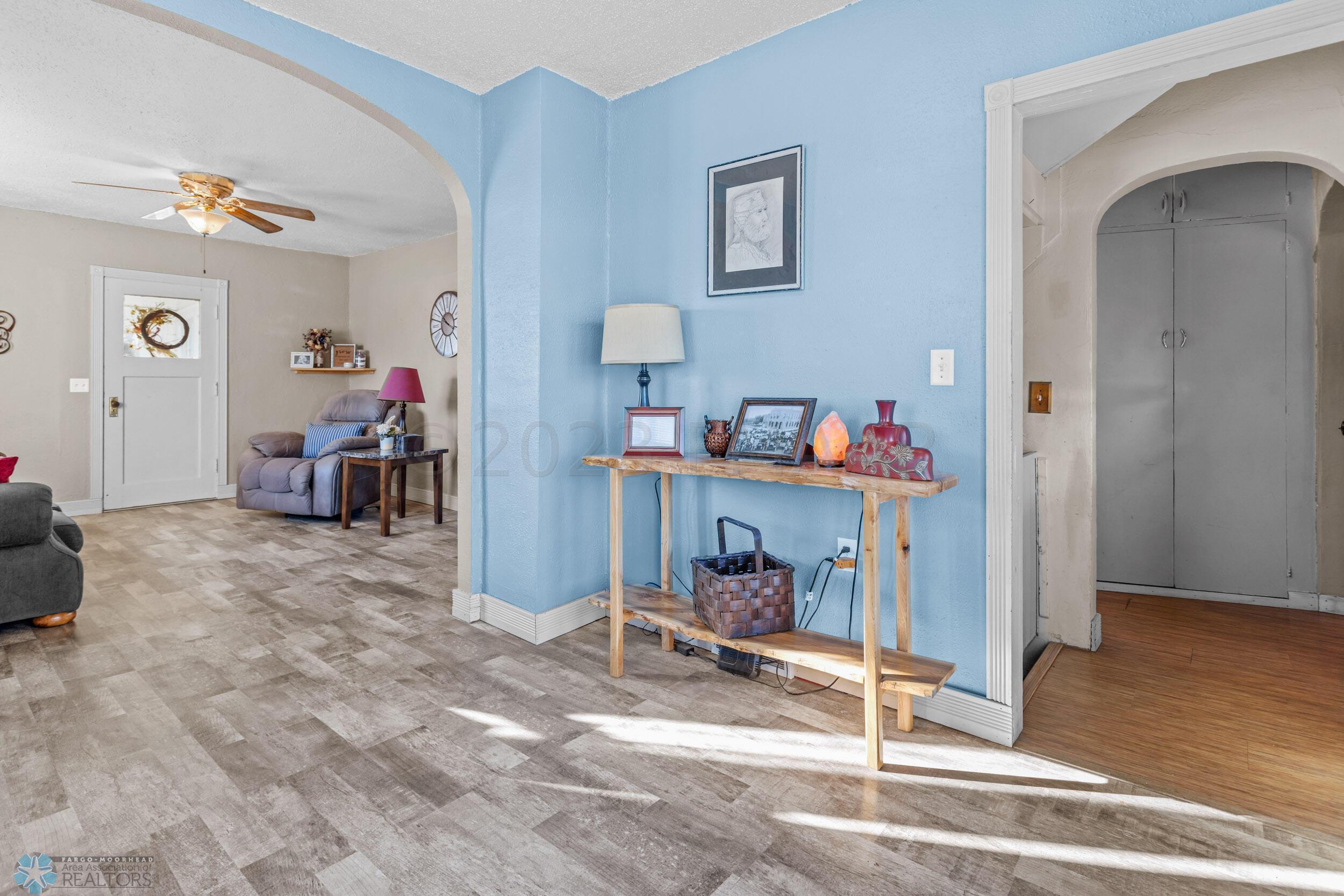 1009 ROBERTS Avenue NE